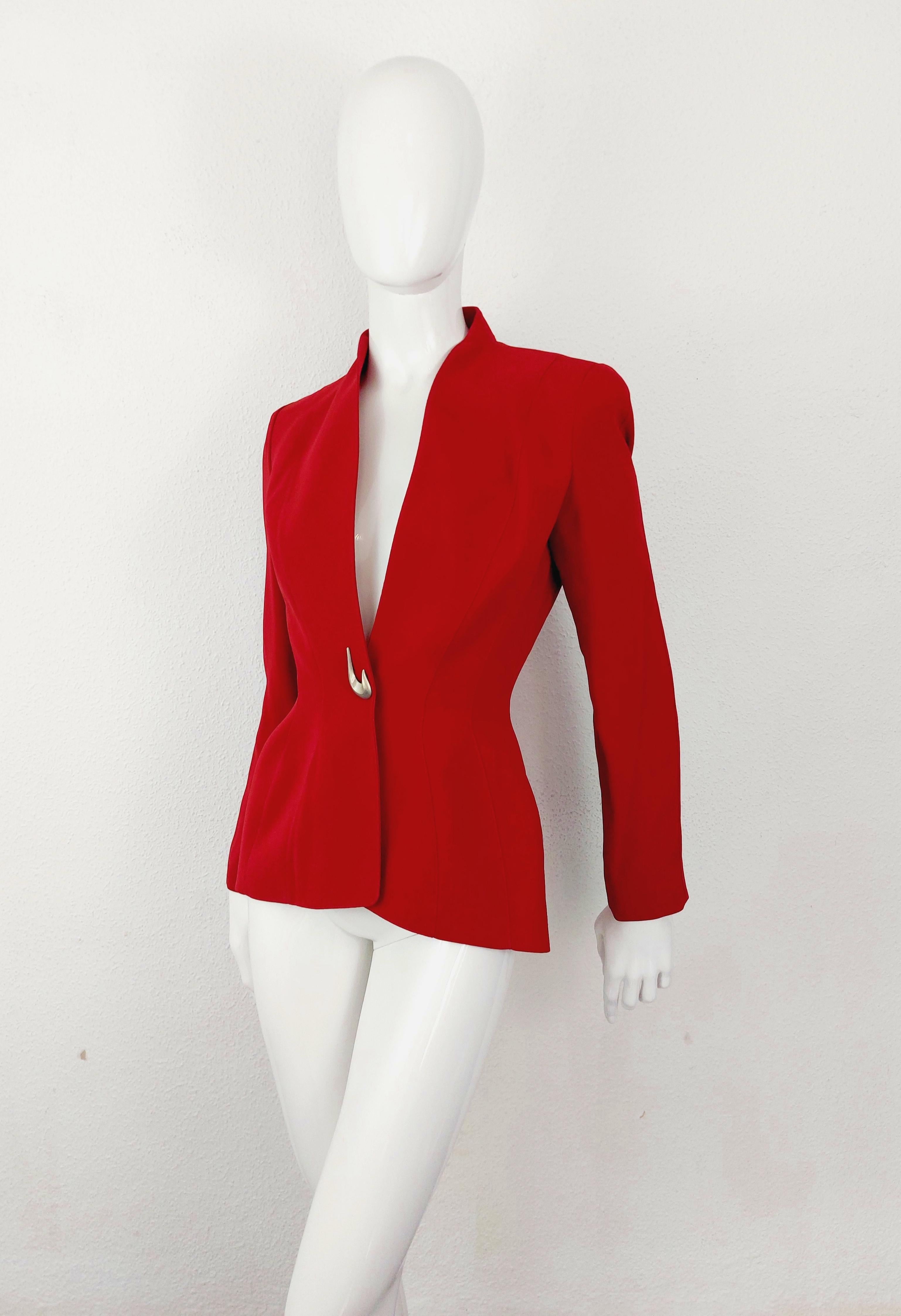 Thierry Mugler Couture 2000 AW Sculptural Thierry Mugler Couture 2000 AW Sculptural Exaggerated Dramatic Silhouette Red Metal Silver Buckle Brooch Blazer Coat Jacket 
Fabulous rare Thierry Mugler jacket, “3 Suisses” FW 2000s Collection. This