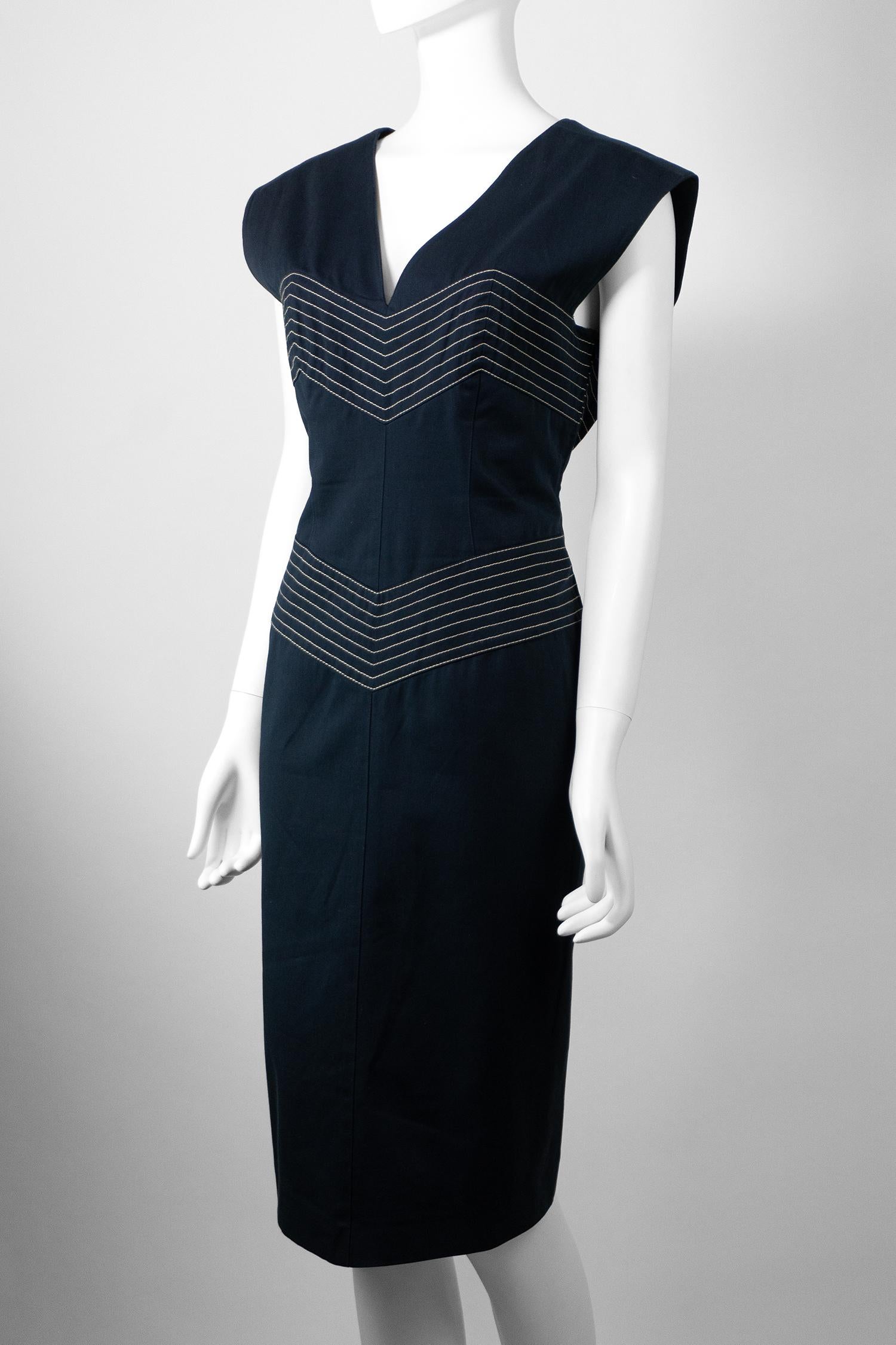 Thierry Mugler couture early 2000’s navy blue hourglass pencil dress FR42

Brand: Thierry Mugler
Designer: Thierry Mugler
Collection: 2000’s
Fabric: Cotton / silk
Color: Navy
Size: FR42

Beautiful Thierry Mugler pencil dress from the early 2000’s.