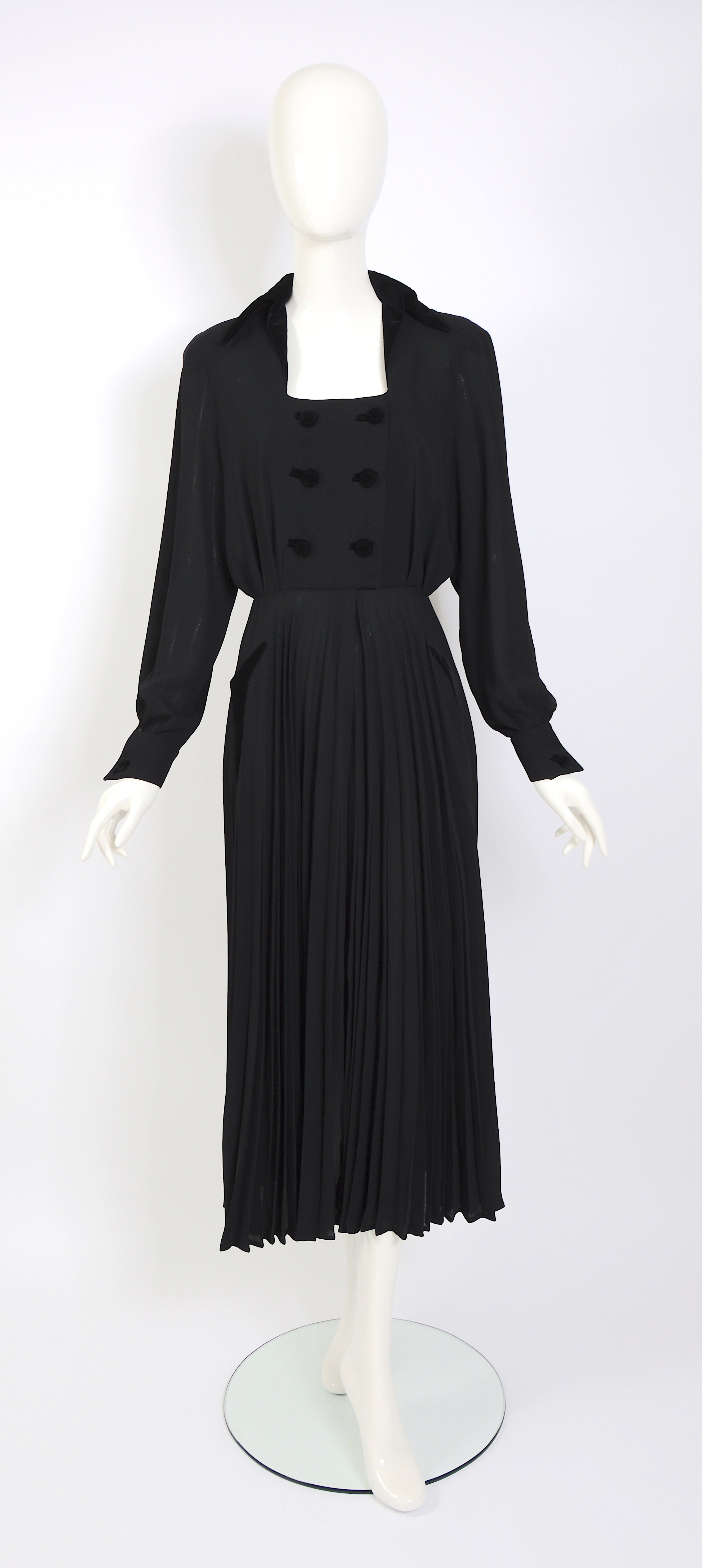 Thierry Mugler couture 90s vintage black crepe dress. For Sale at 1stDibs