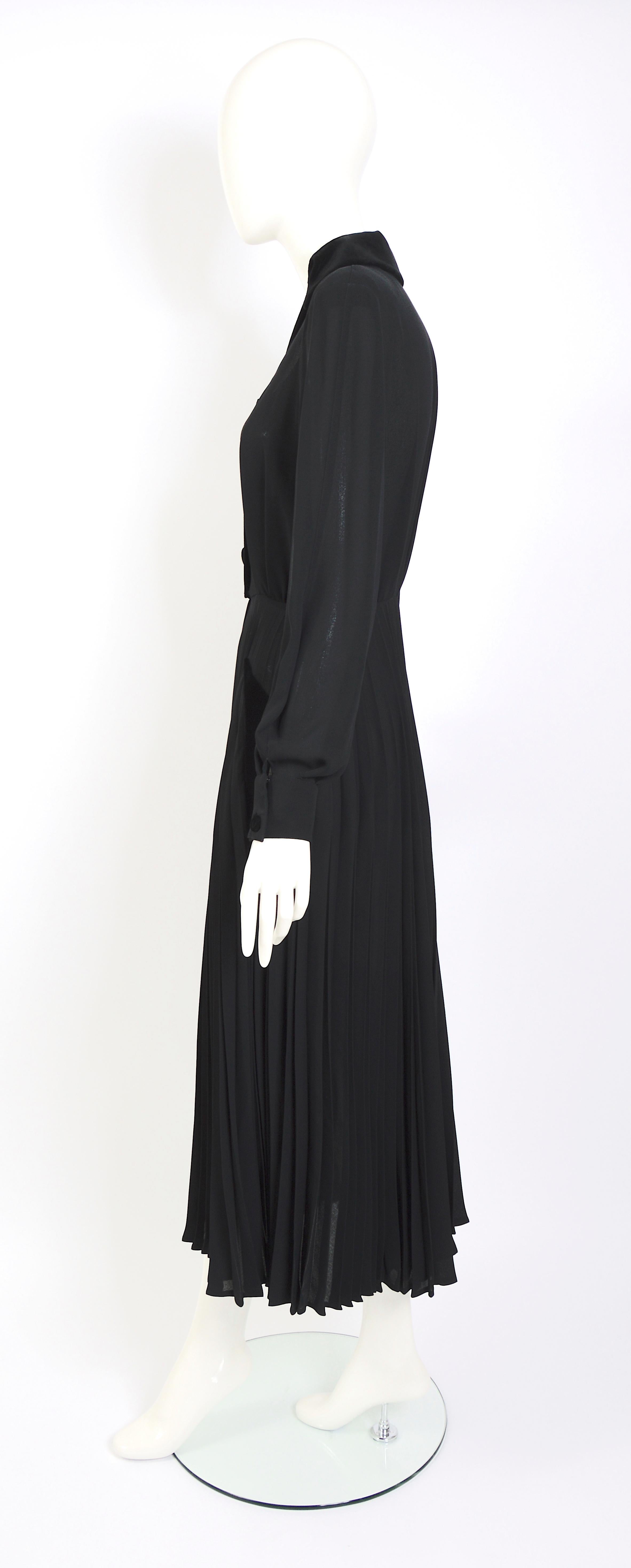Thierry Mugler couture 90s vintage black crepe dress.  For Sale 4
