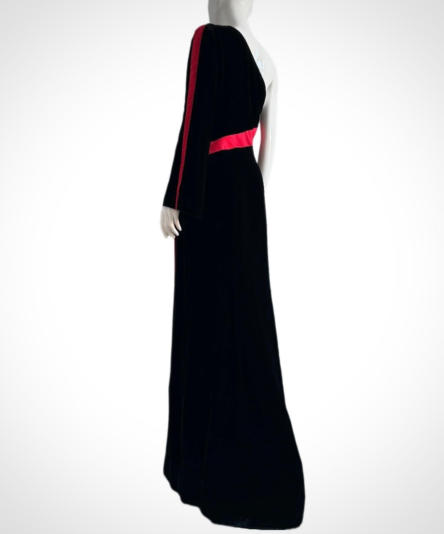 Thierry Mugler Couture Vestido de terciopelo negro FW 2001 Maxi Vestido con abertura alta Negro en venta