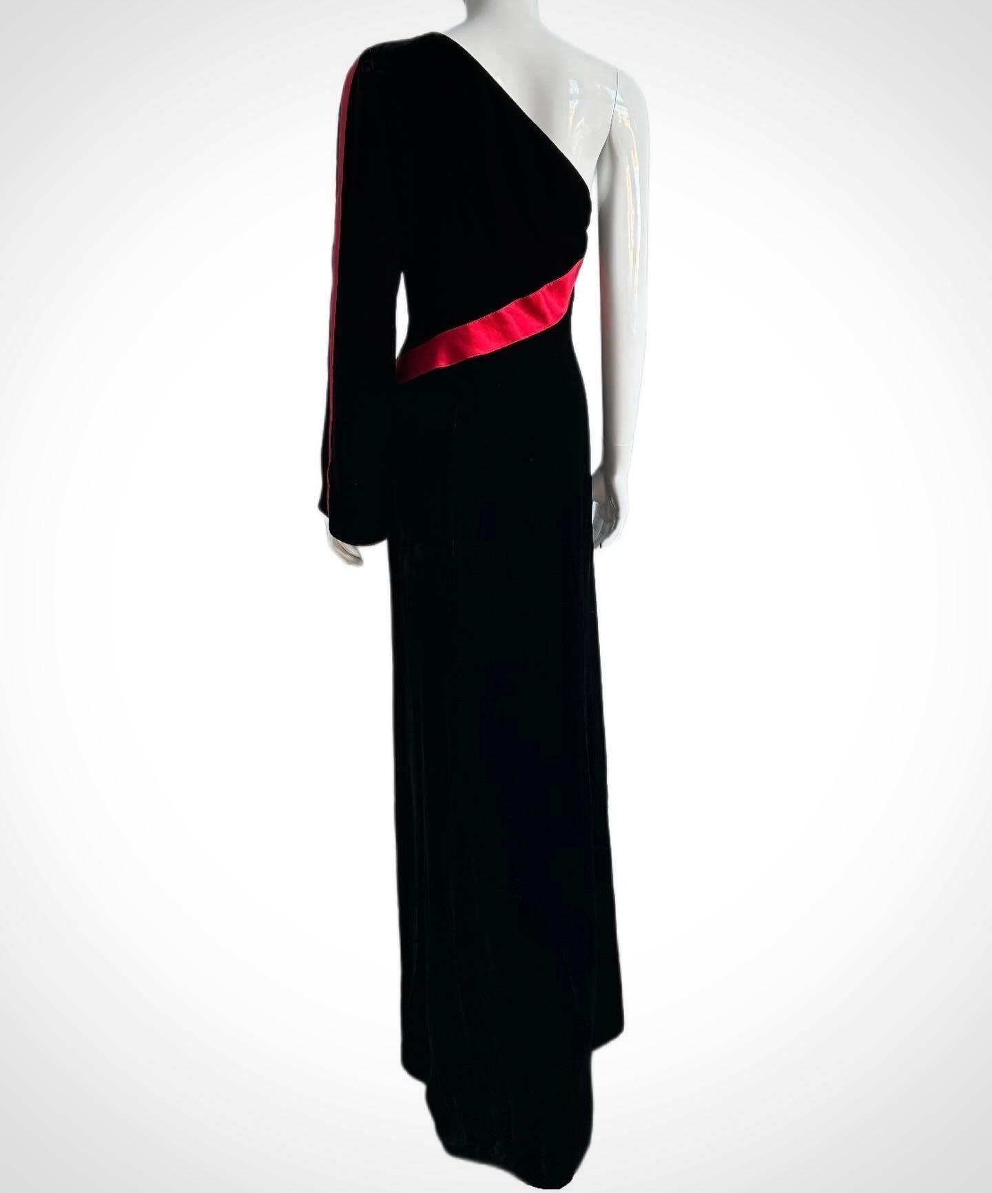 Thierry Mugler Couture Vestido de terciopelo negro FW 2001 Maxi Vestido con abertura alta en Excelente estado para la venta en Praha 4, Hlavní město Praha