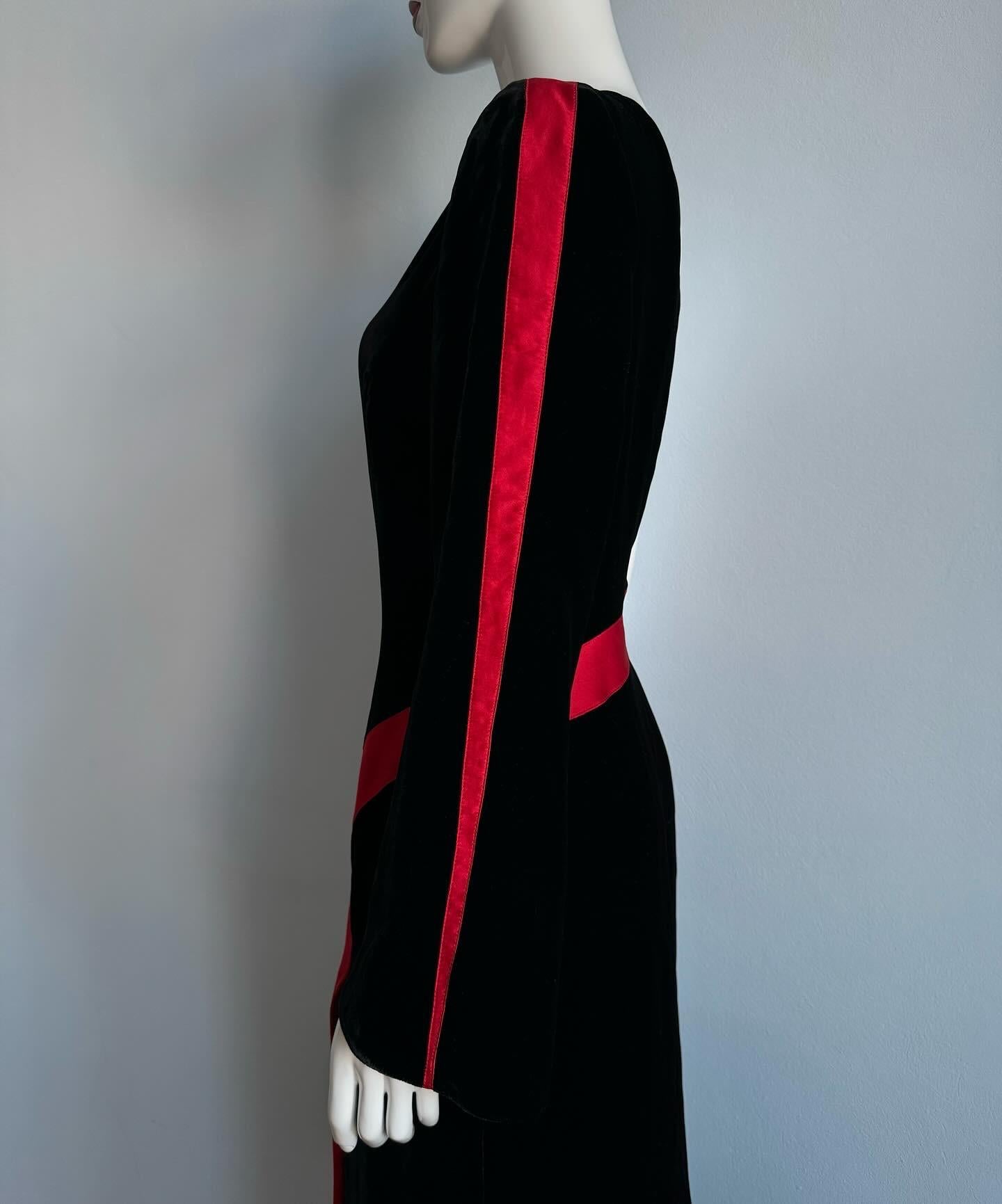 Thierry Mugler Couture Vestido de terciopelo negro FW 2001 Maxi Vestido con abertura alta en venta 3