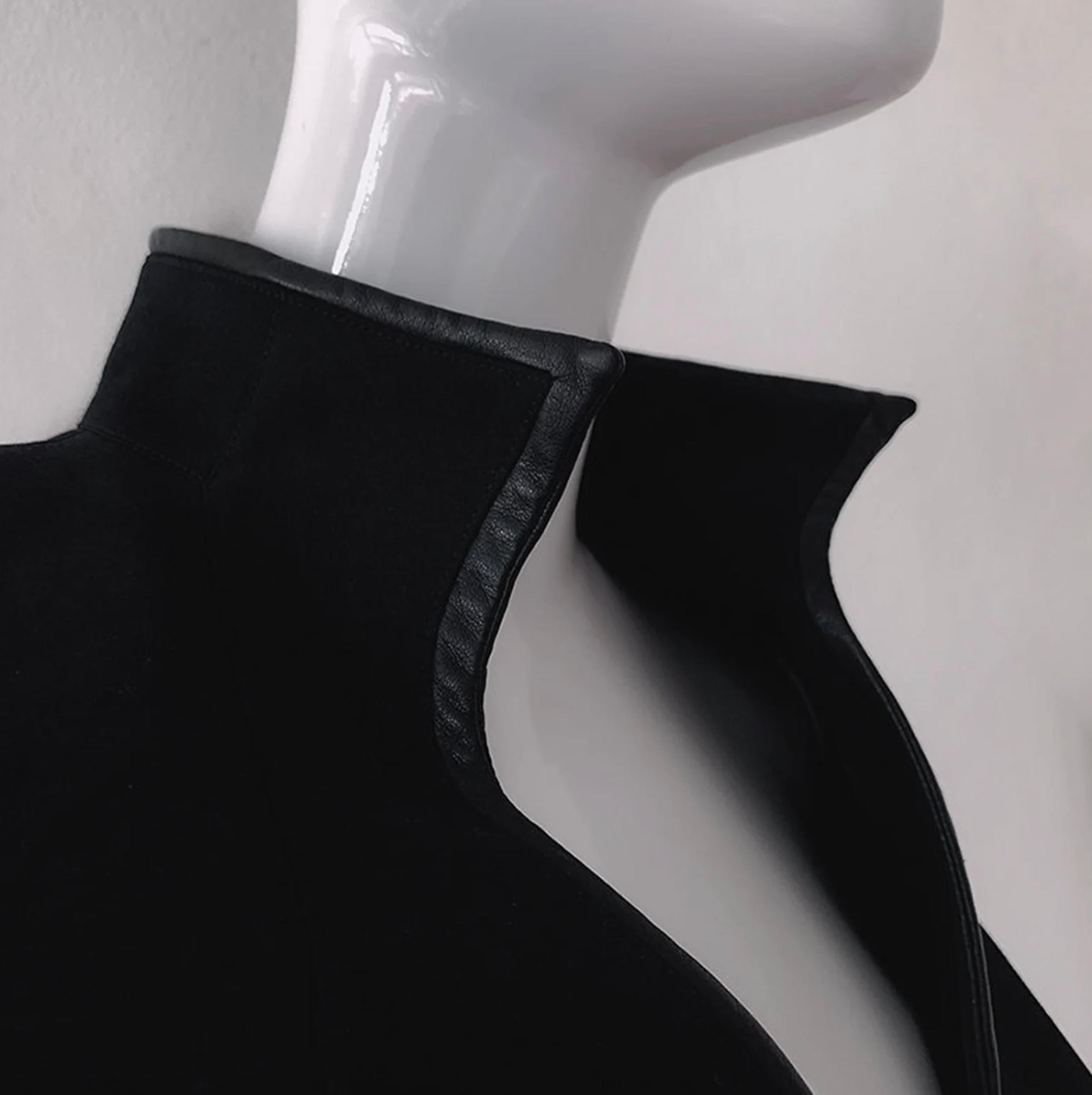 Women's or Men's Thierry Mugler Couture Blazer Sculptural Black Jacket ZigZag Leather Details For Sale