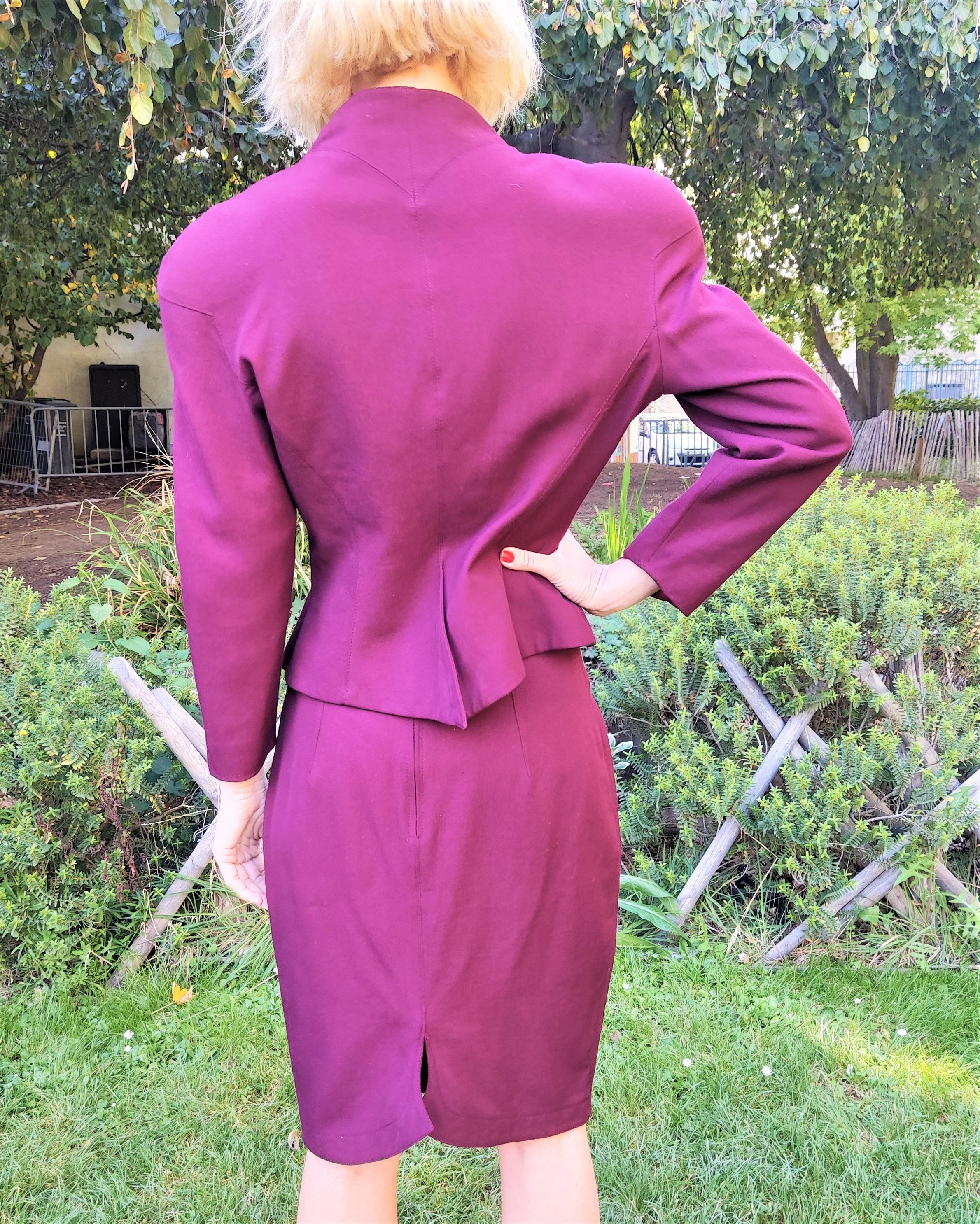 Thierry Mugler Couture - Tailleur jupe et veste rouge élégant sculpté bordeaux en vente 1