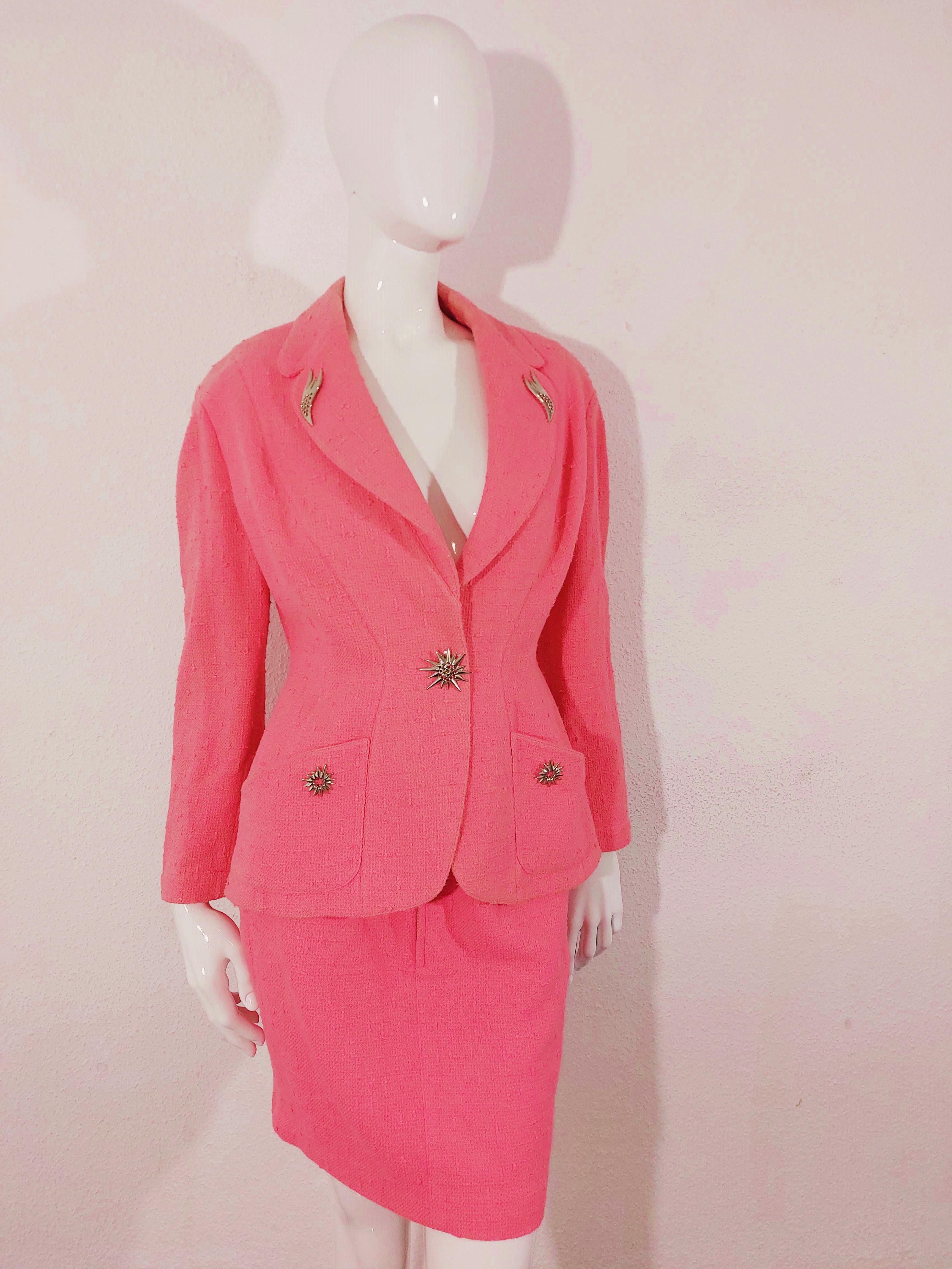 Thierry Mugler Couture Brooch FW 1990 Pin Pink Badge Blazer Skirt Suit Set In Good Condition For Sale In PARIS, FR