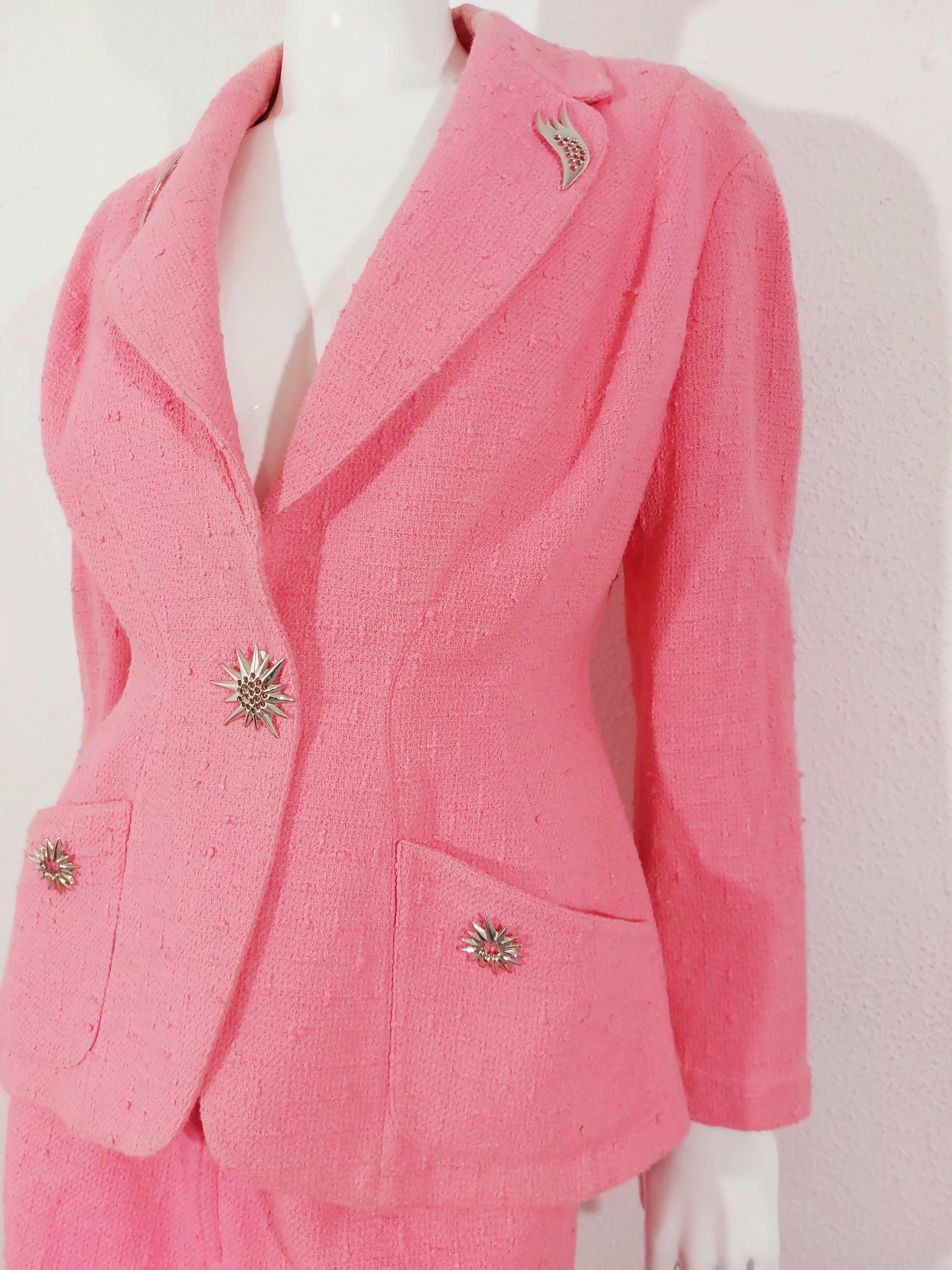 Thierry Mugler Couture Brooch FW 1990 Pin Pink Badge Blazer Skirt Suit Set For Sale 1