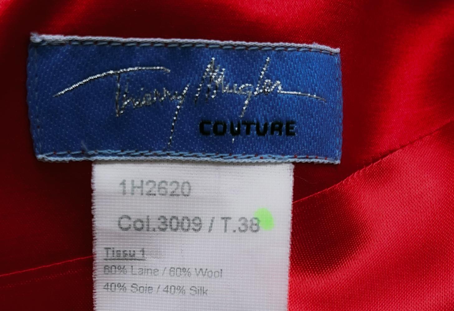  Thierry Mugler Couture robe de soirée déesse en soie rouge, automne-hiver 1999 en vente 6