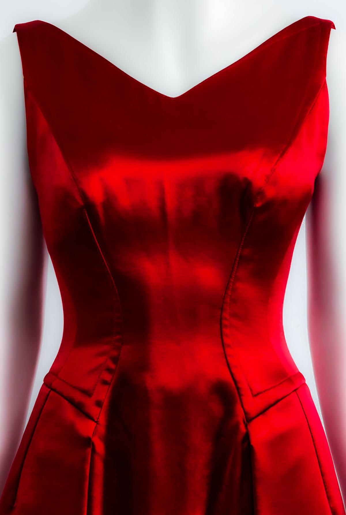  Thierry Mugler Couture FW1999 Goddess Silk Evening Gown Red Dress For Sale 3