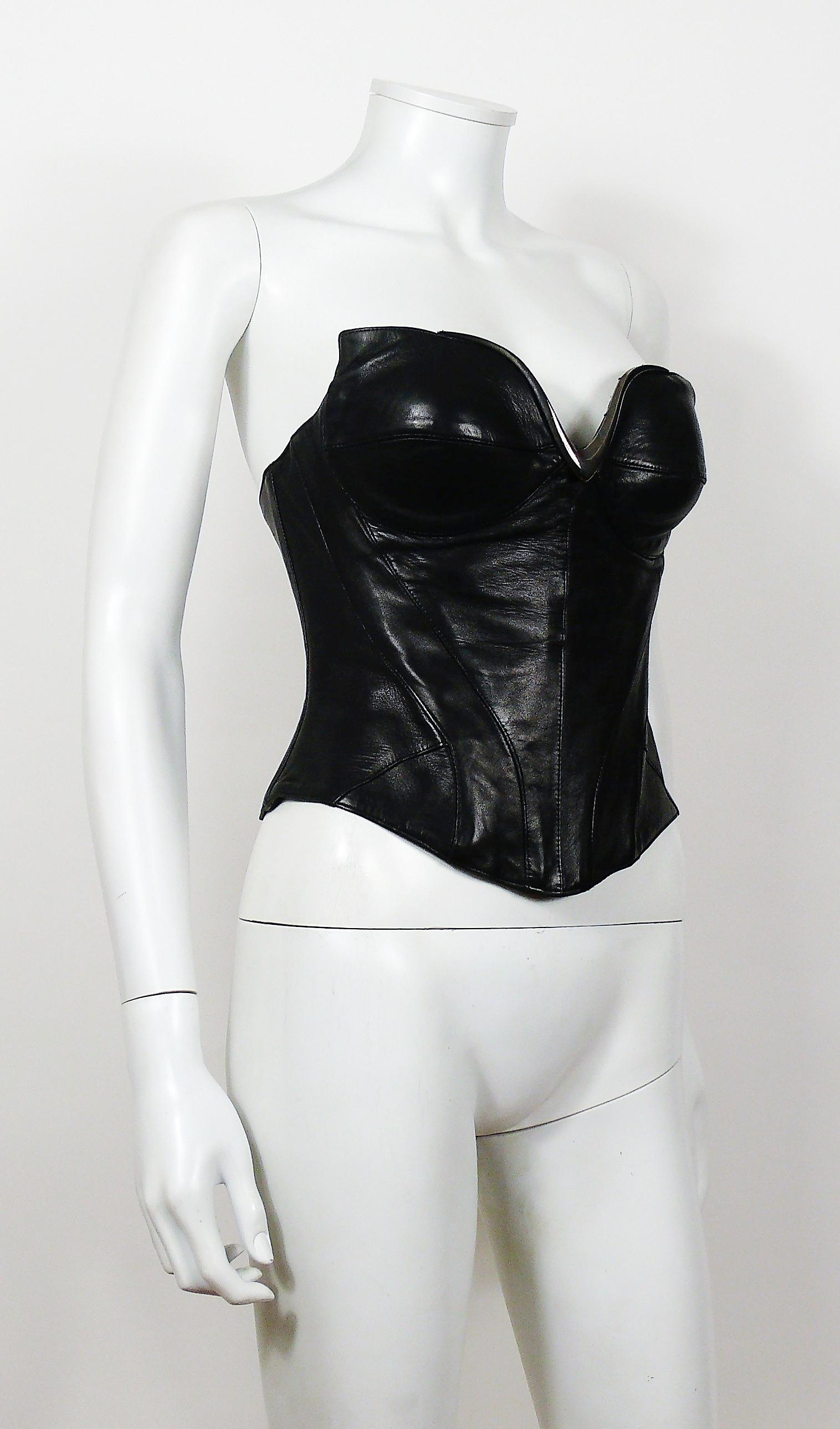 THIERRY MUGLER COUTURE iconic vintage black leather bustier corset.

This bustier features :
- Typical THIERRY MUGLER's cut.
- Black lambskin leather body.
- Gun patina metal V at center bust.
- 