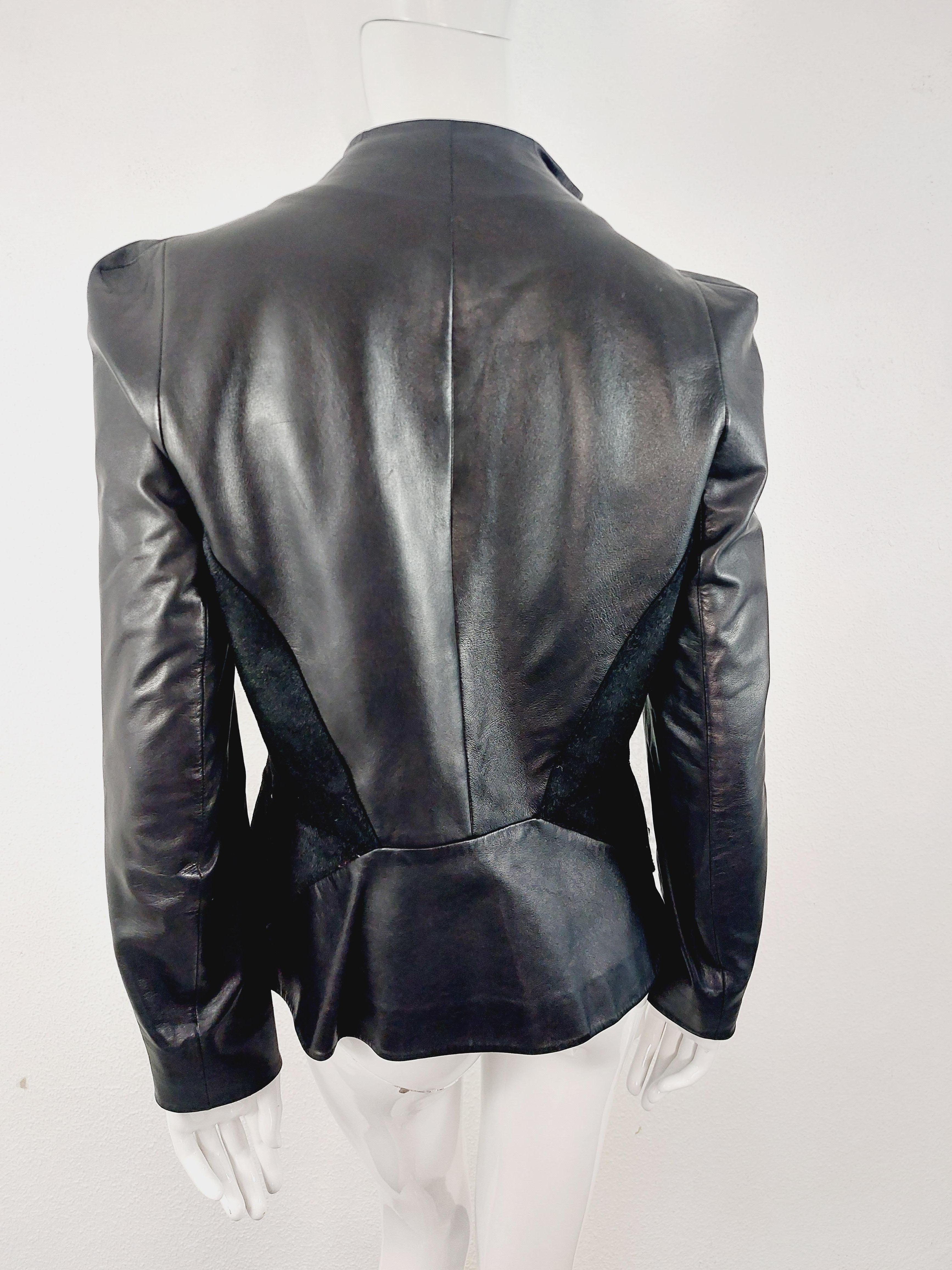 Thierry Mugler Couture Leather Lamb Runway Wasp Waist Motorcycle 90s Black Vintage Black Blazer Jacket Veste 

Rare Leahter jacket by Thierry Mugler!
Lamb leather and silk

VERY GOOD condition! Light minimal scratches on the metal closure.

SIZE: 42