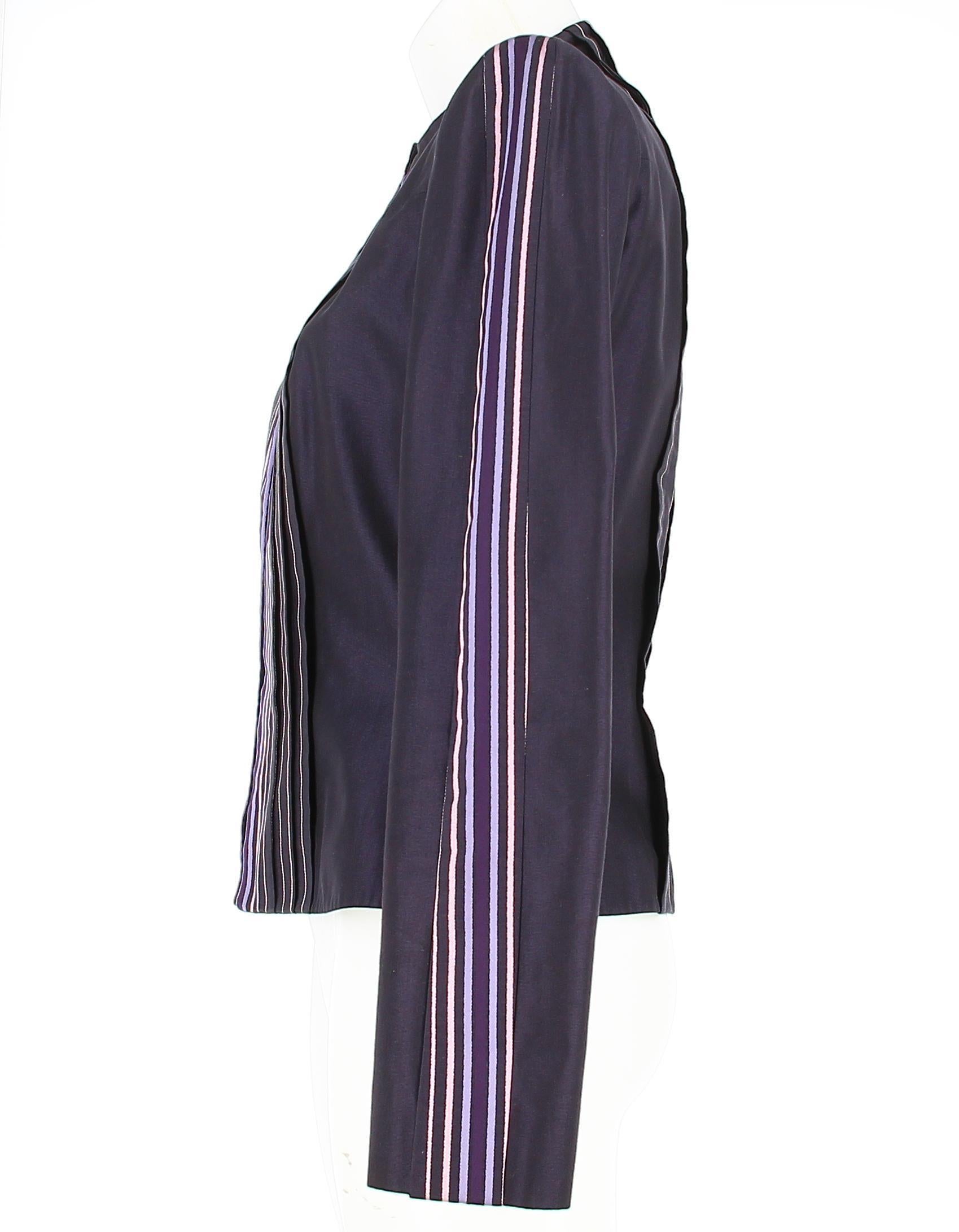 Thierry Mugler Mauve jacket.
Very good condition. Shows some signs of use and wear.
Mauve cotton jacket with pink lines and silk lining.
Size elligible.
Height 53 cm / 21