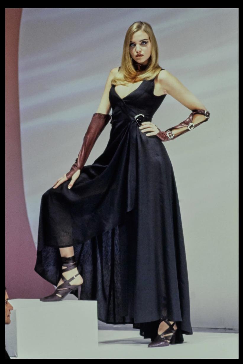 Thierry Mugler Couture Frühjahr Sommer 1992 Vintage Sammler Schwarzes Neckholder-Kleid mit Neckholder im Angebot 8