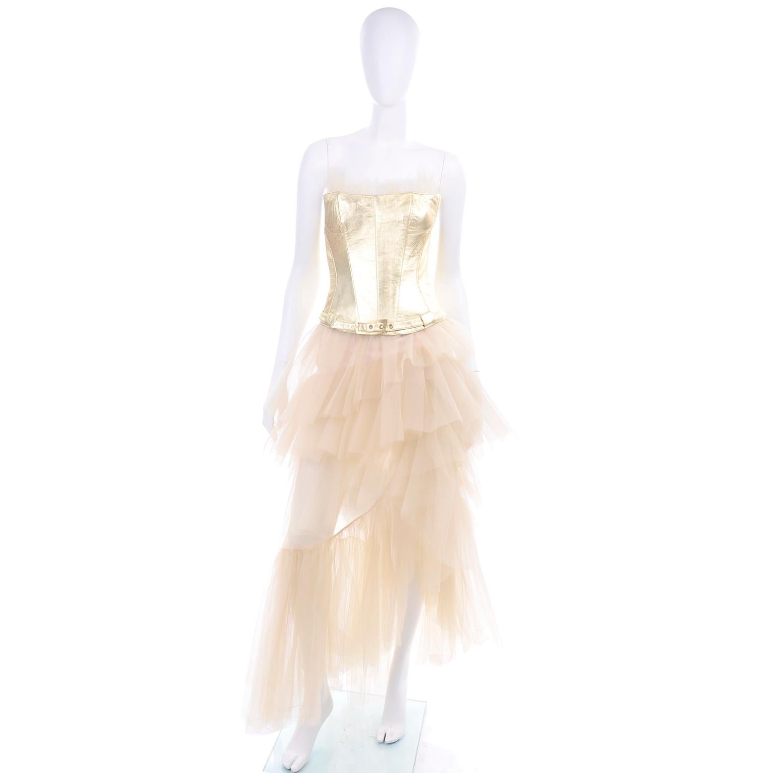 This is an absolutely showstopping 1999 vintage rare Thierry Mugler gold leather strapless corset style top and layered tulle skirt evening outfit. This could be worn as an alternative to a traditional evening dress. The gold corset has a removable