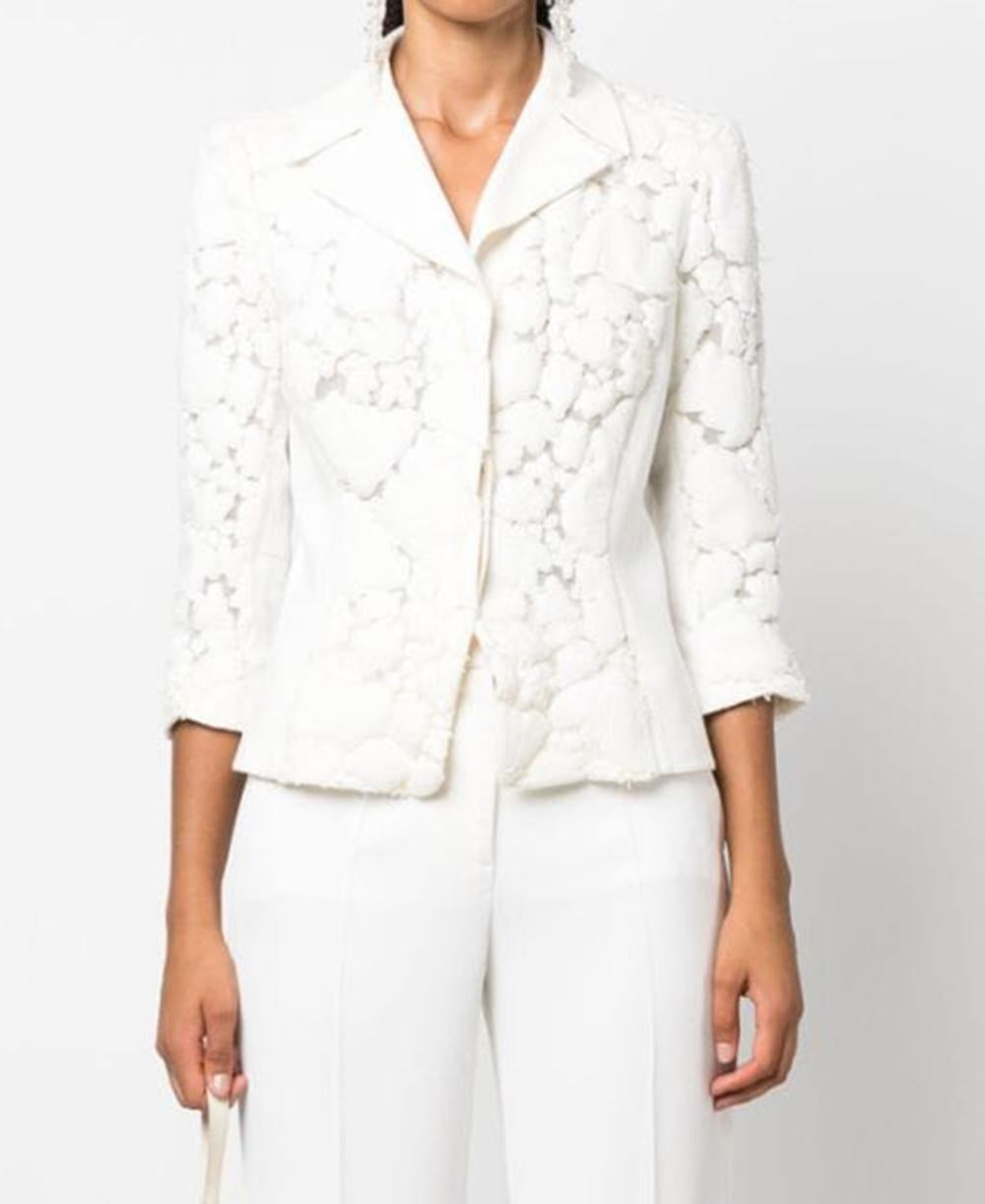 Thierry Mugler Couture white three-quarter sleeves panelled jacket featuring concealed front fastening, panelled design, notched lapels, a silk lining.
Composition: Cotton 85%, Elastane 15%
Lining: Silk 100%
In excellent vintage condition. 
Made in