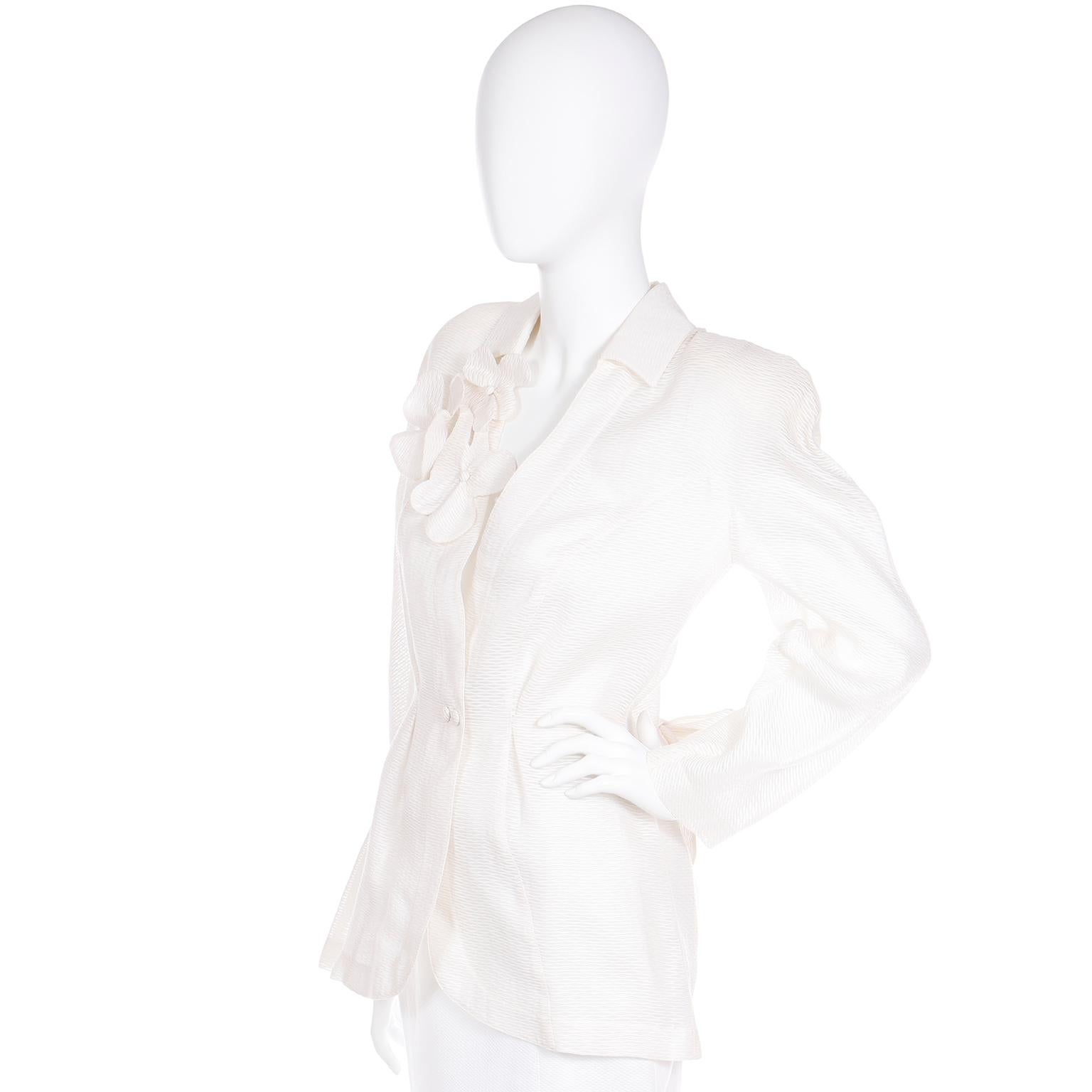Thierry Mugler Deadstock Ivory Silk Structured Jacket W Floral Applique w/ Tags In Excellent Condition For Sale In Portland, OR