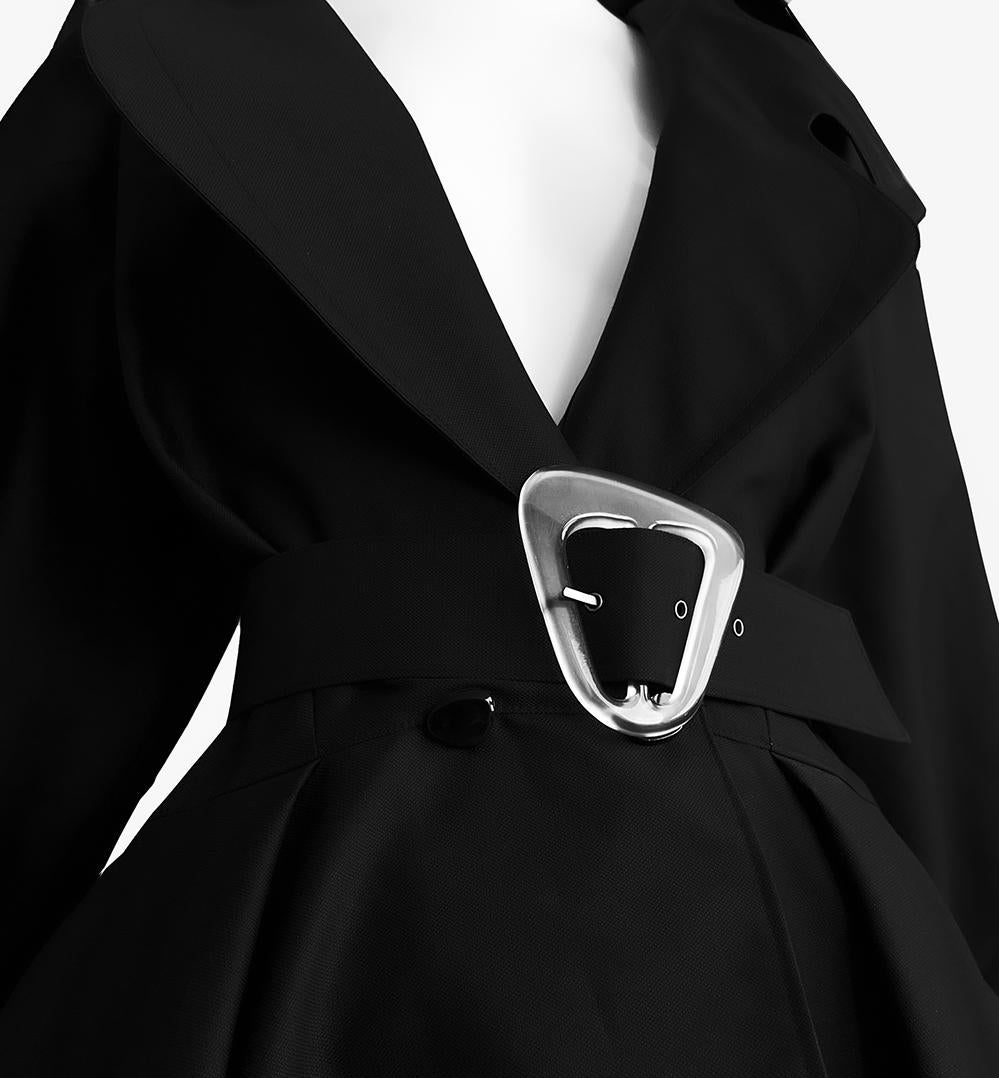 Thierry Mugler 1990 Dramatic Jacket Sculptural  Fitted Trench Coat In Excellent Condition For Sale In Berlin, BE