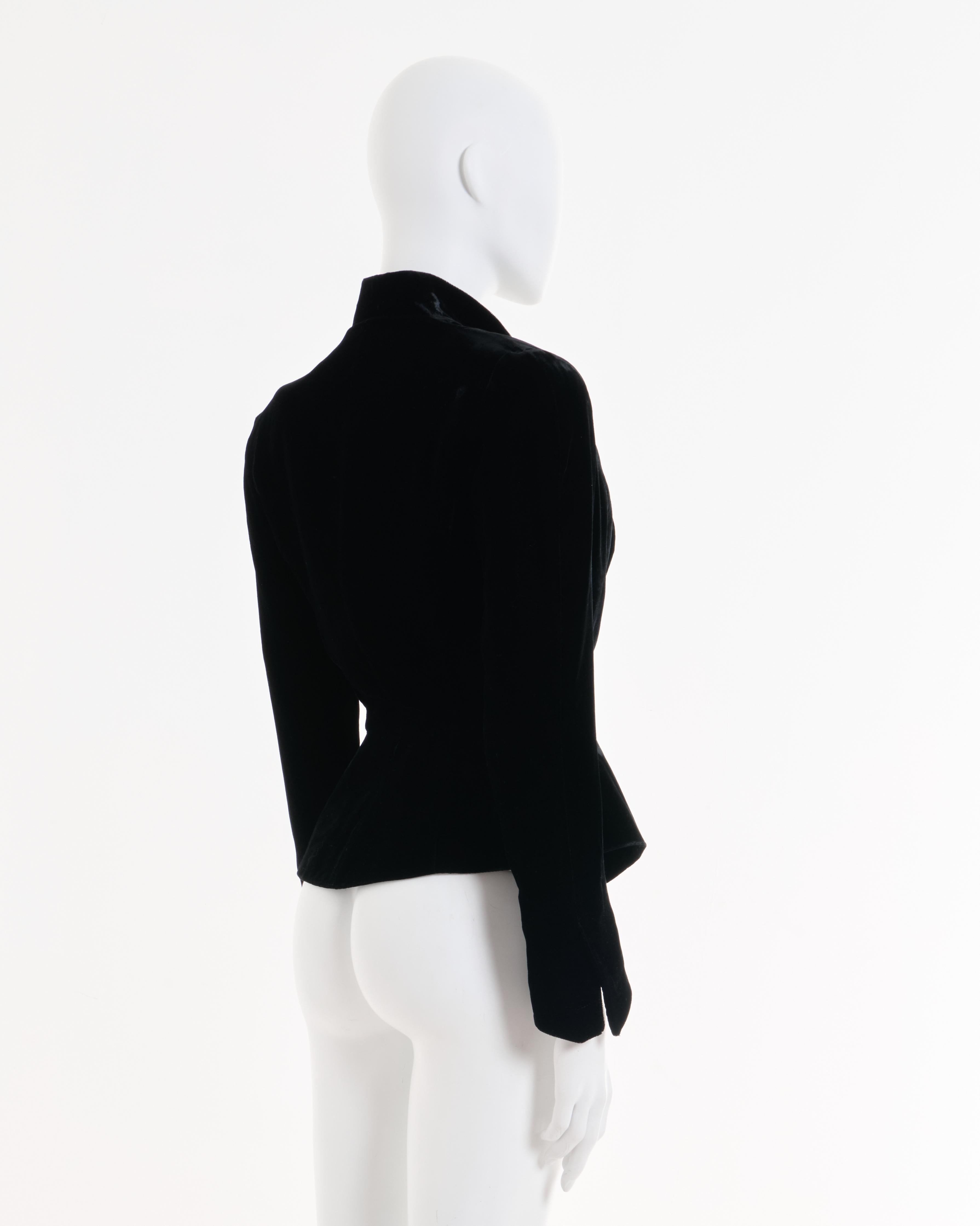 Thierry Mugler H/W 1987- 88 Schwarze Blazerjacke in Samtform in Schwarz im Zustand „Hervorragend“ im Angebot in Milano, IT