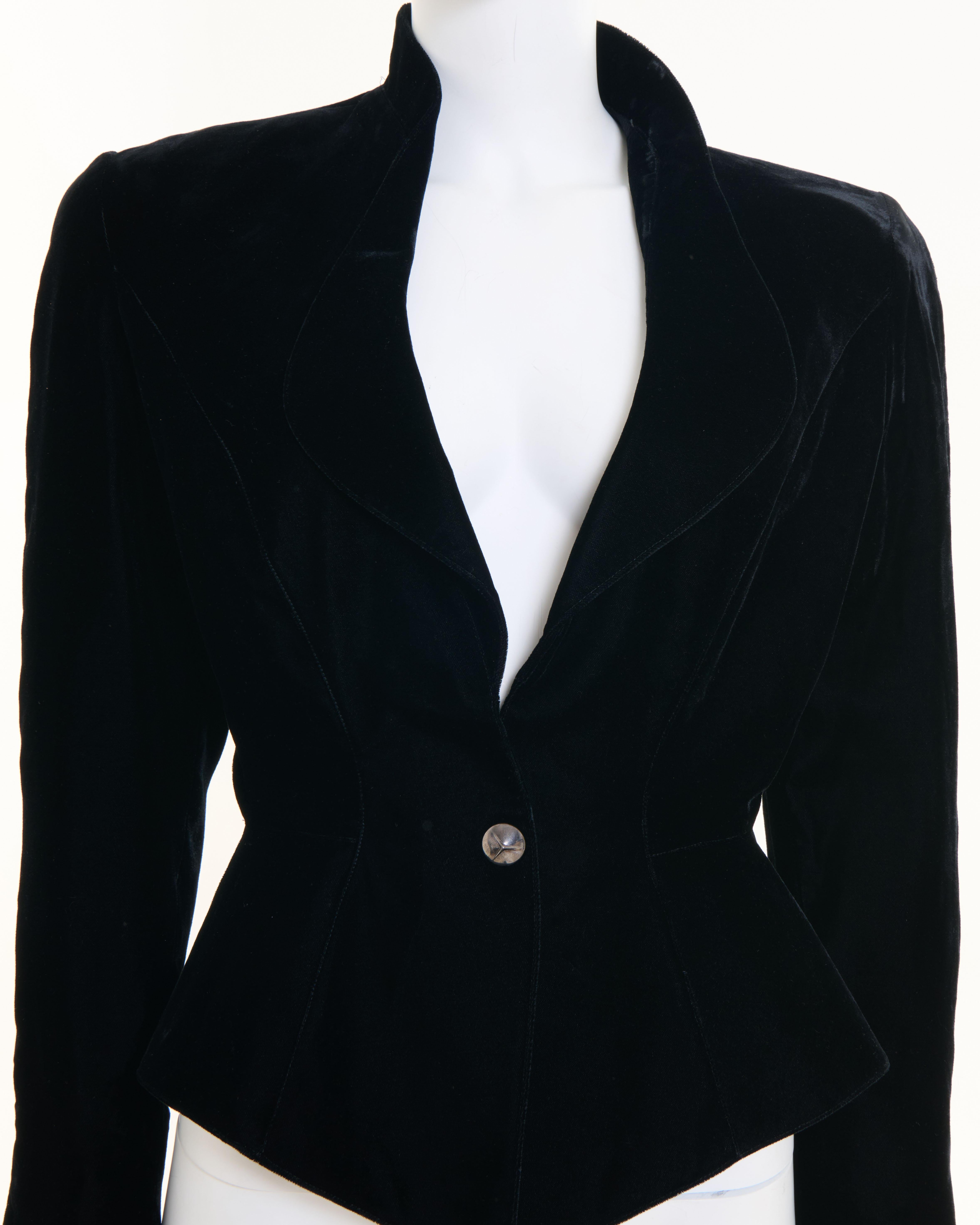 Thierry Mugler H/W 1987- 88 Schwarze Blazerjacke in Samtform in Schwarz Damen im Angebot