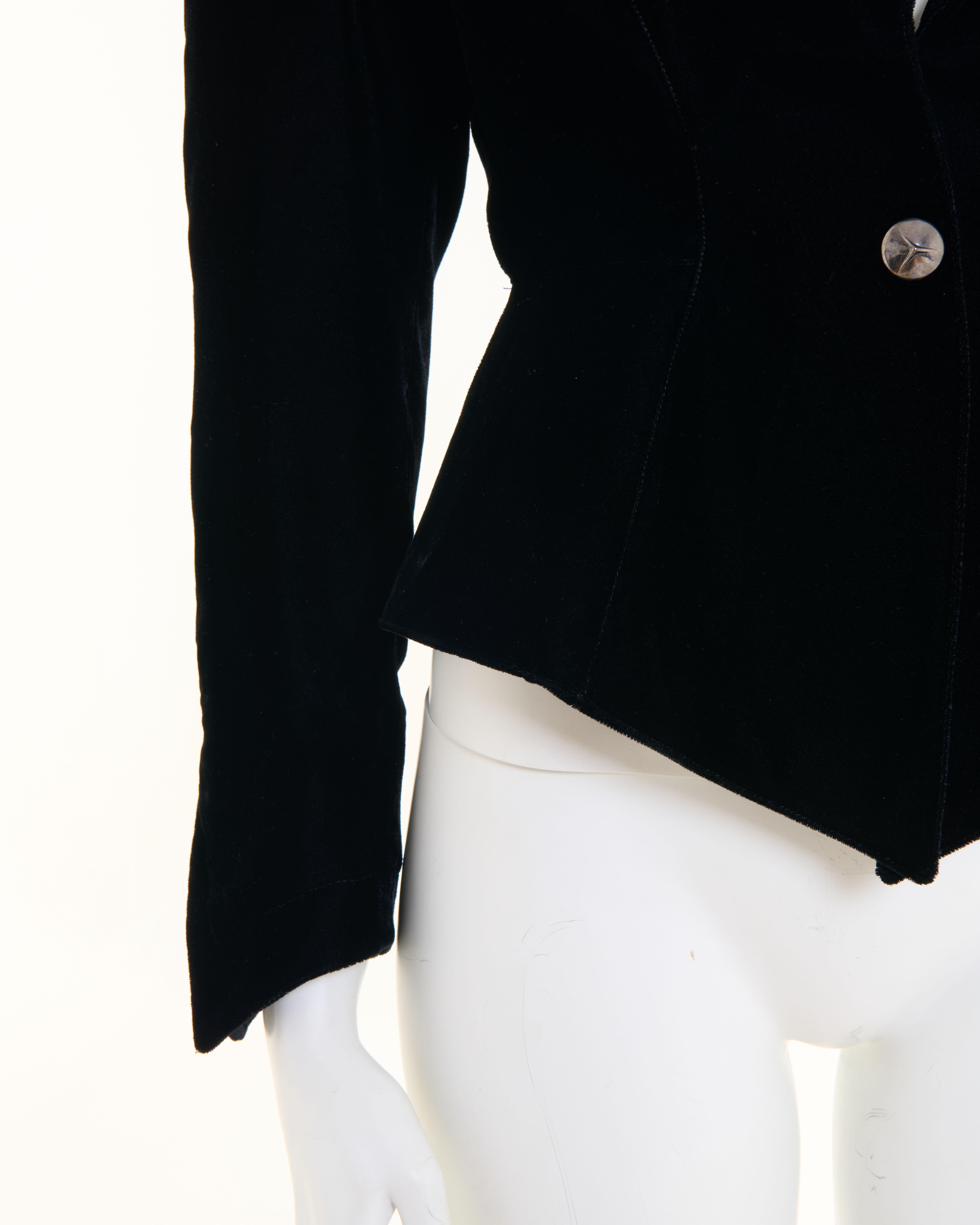 Thierry Mugler H/W 1987- 88 Schwarze Blazerjacke in Samtform in Schwarz im Angebot 2