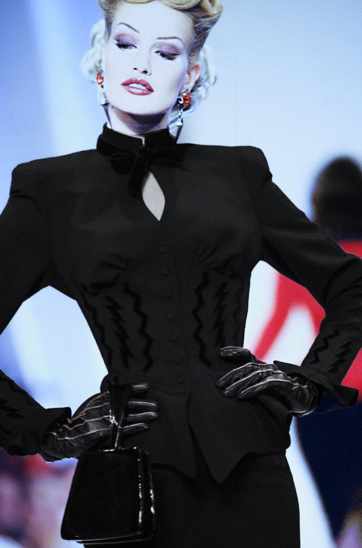 Thierry Mugler Autunno 1992 Nero Runway Fulmineo Abito Giacca Gonna In condizioni ottime in vendita a Berlin, BE