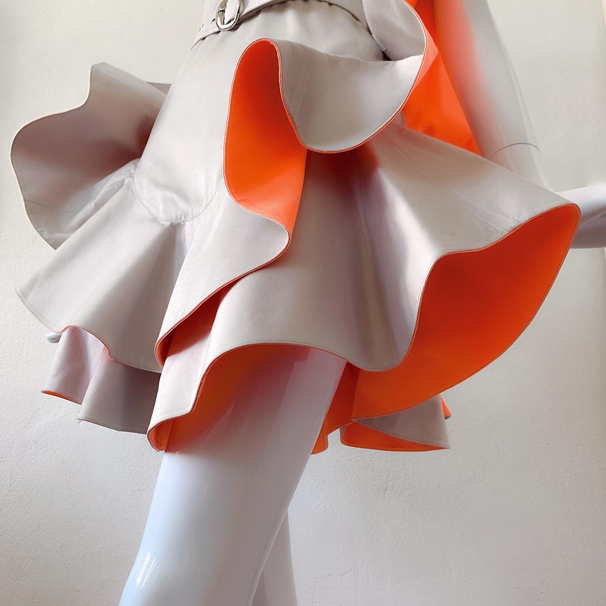 Thierry Mugler Blütenblattkleid Rare Sculptural CAMP Drama  (Braun) im Angebot