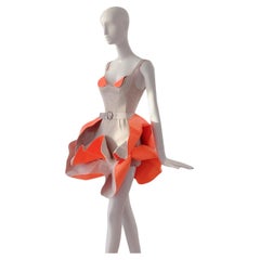 Thierry Mugler Archivalisches Blütenblattkleid mit Blumenmuster, selten, H/W 1989/90 Drama