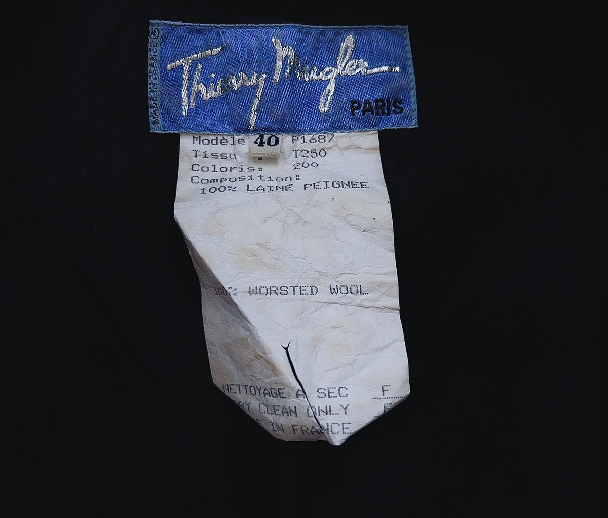 Thierry Mugler FW 1990 Sculptural Dramatic Silhouette Jacket Black Metal Chain For Sale 8
