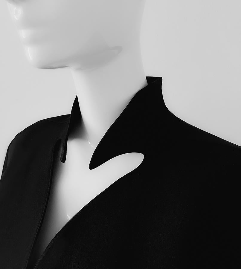 Thierry Mugler FW 1990 Sculptural Dramatic Silhouette Jacket Black Metal Chain For Sale 1
