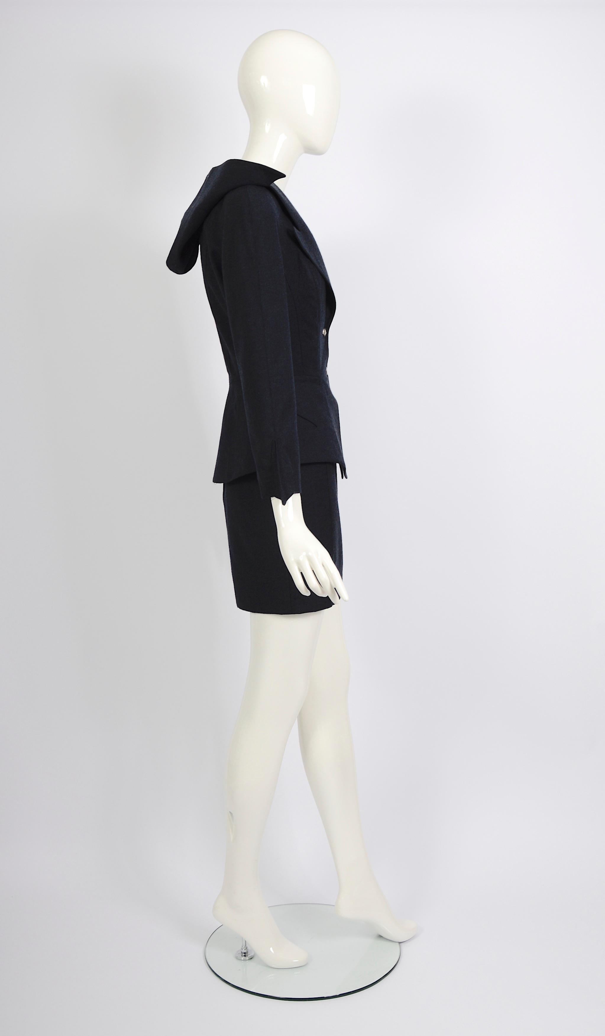 Ensemble veste et jupe à capuche en laine bleue collection shiva Thierry Mugler FW 1991  en vente 7