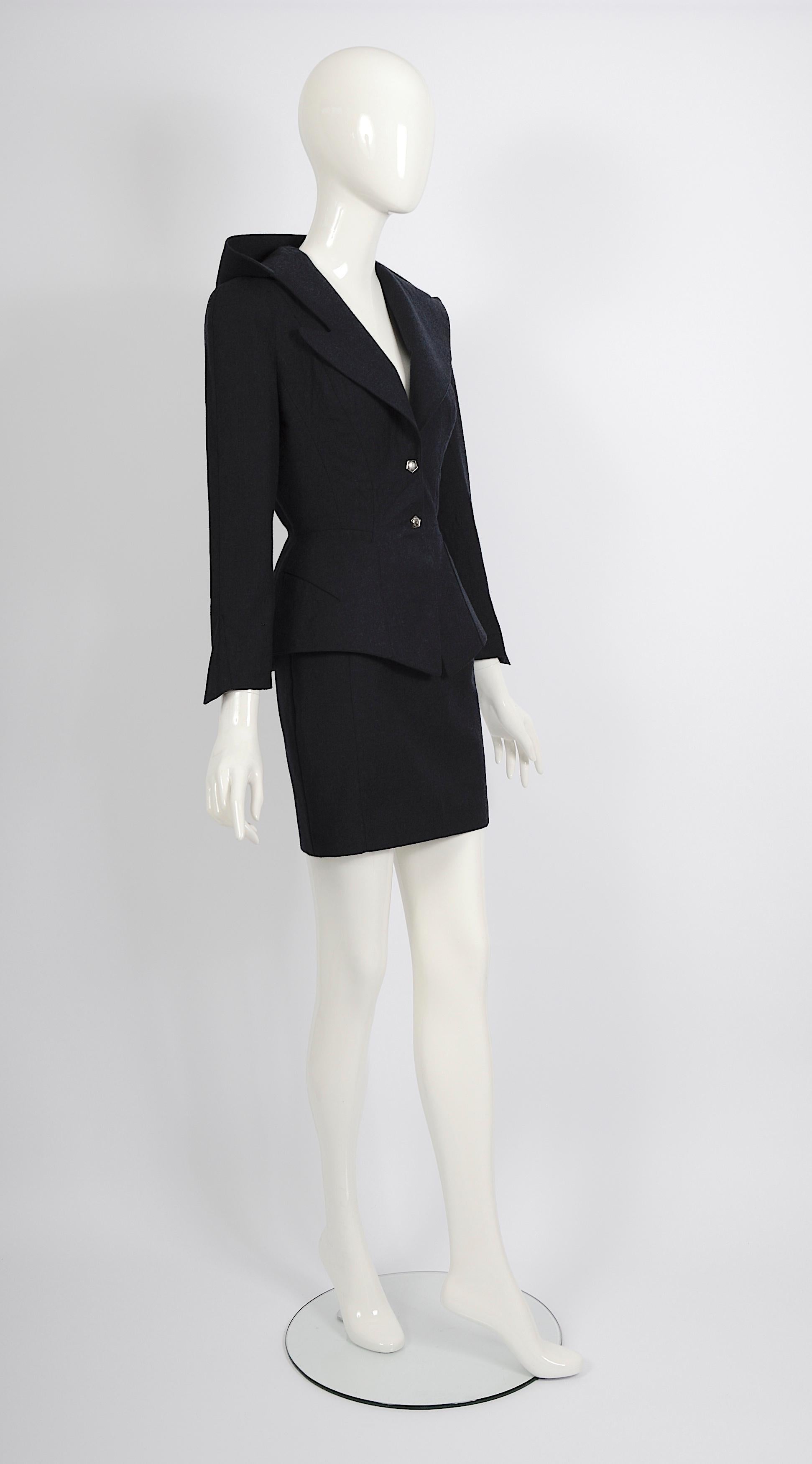 Ensemble veste et jupe à capuche en laine bleue collection shiva Thierry Mugler FW 1991  en vente 8