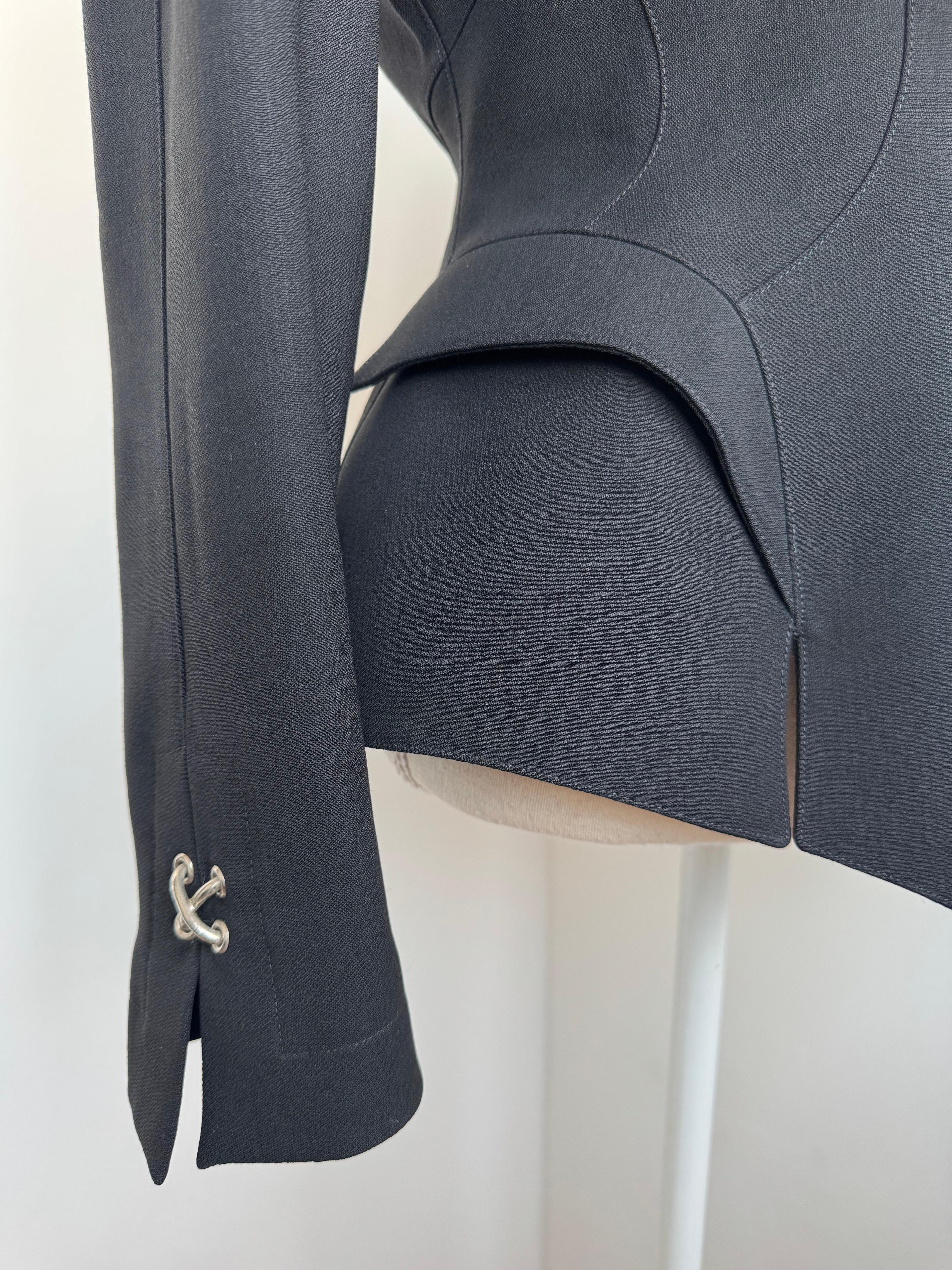 Thierry Mugler FW 1992 Schwarz Laufsteg Jacke Chrom Details im Zustand „Gut“ im Angebot in Praha 4, Hlavní město Praha