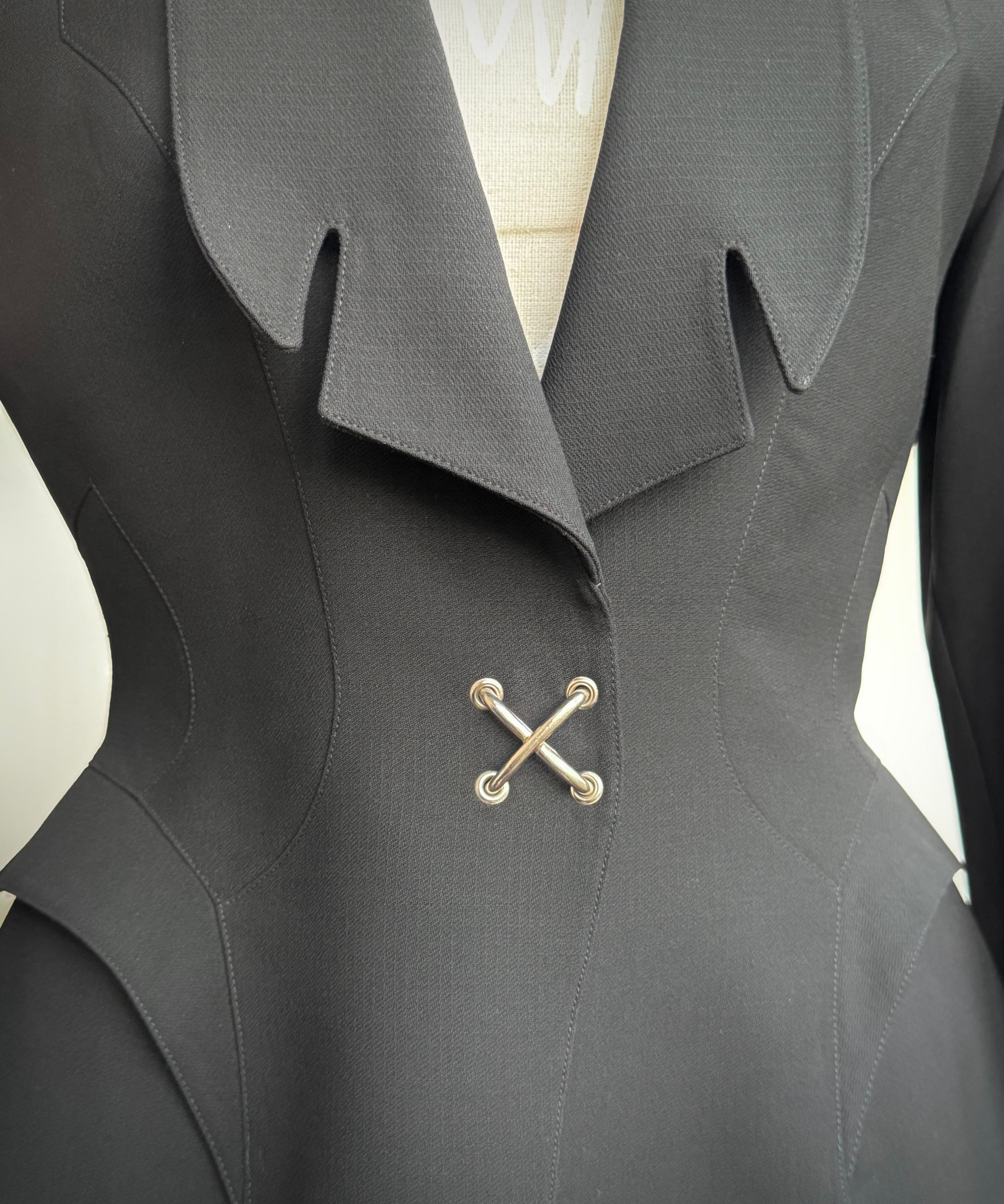 Thierry Mugler FW 1992 Schwarz Laufsteg Jacke Chrom Details im Angebot 1