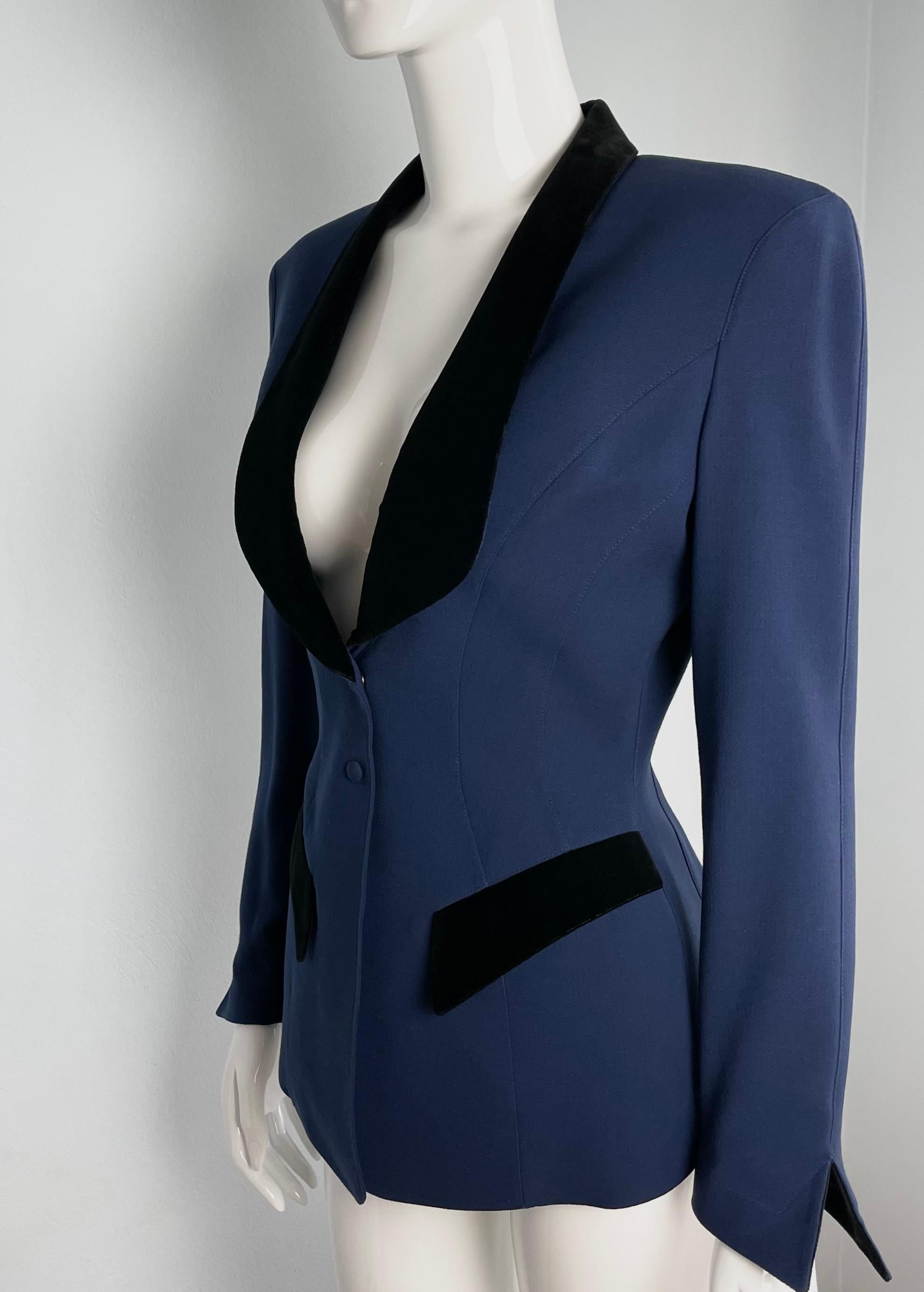 Thierry Mugler FW 1992 Blaue Smokingjacke Samt Details im Zustand „Hervorragend“ im Angebot in Praha 4, Hlavní město Praha