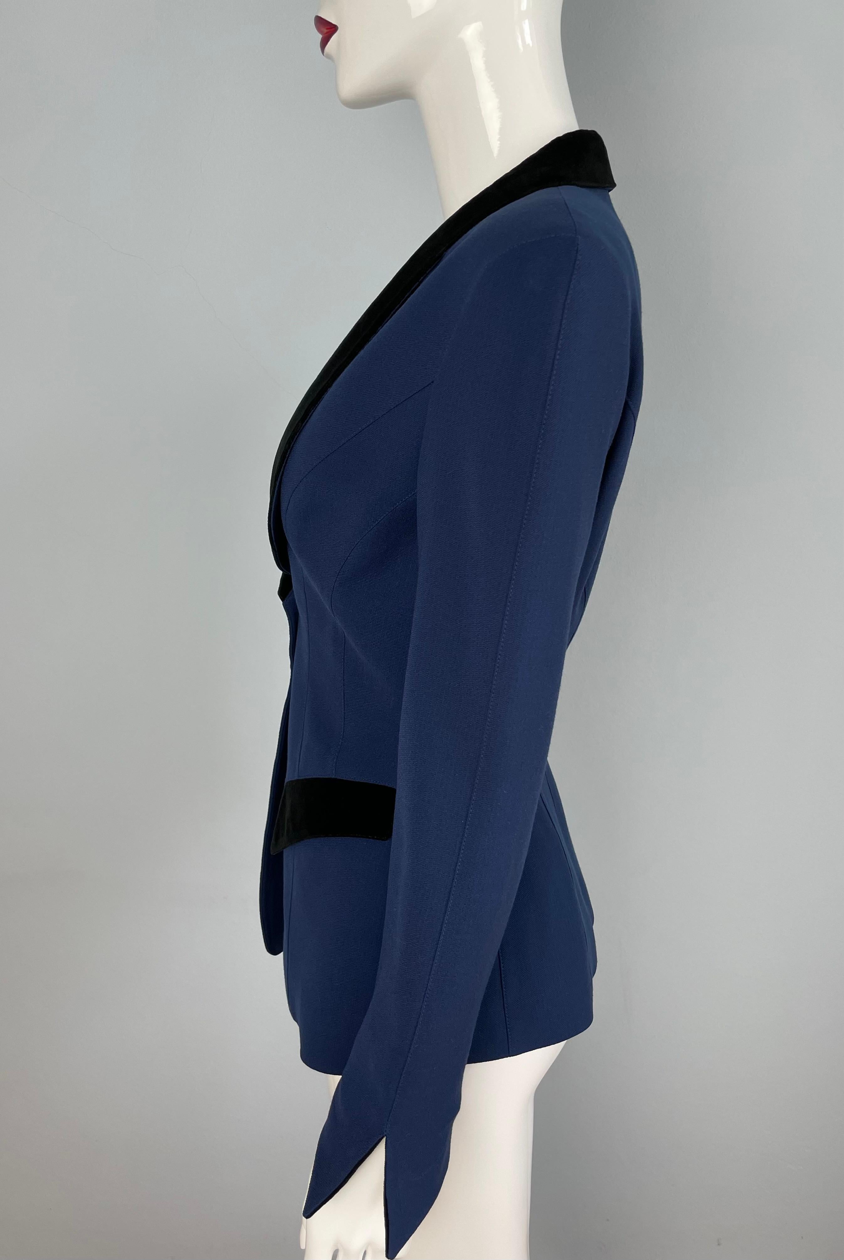 Thierry Mugler FW 1992 Blaue Smokingjacke Samt Details im Angebot 3