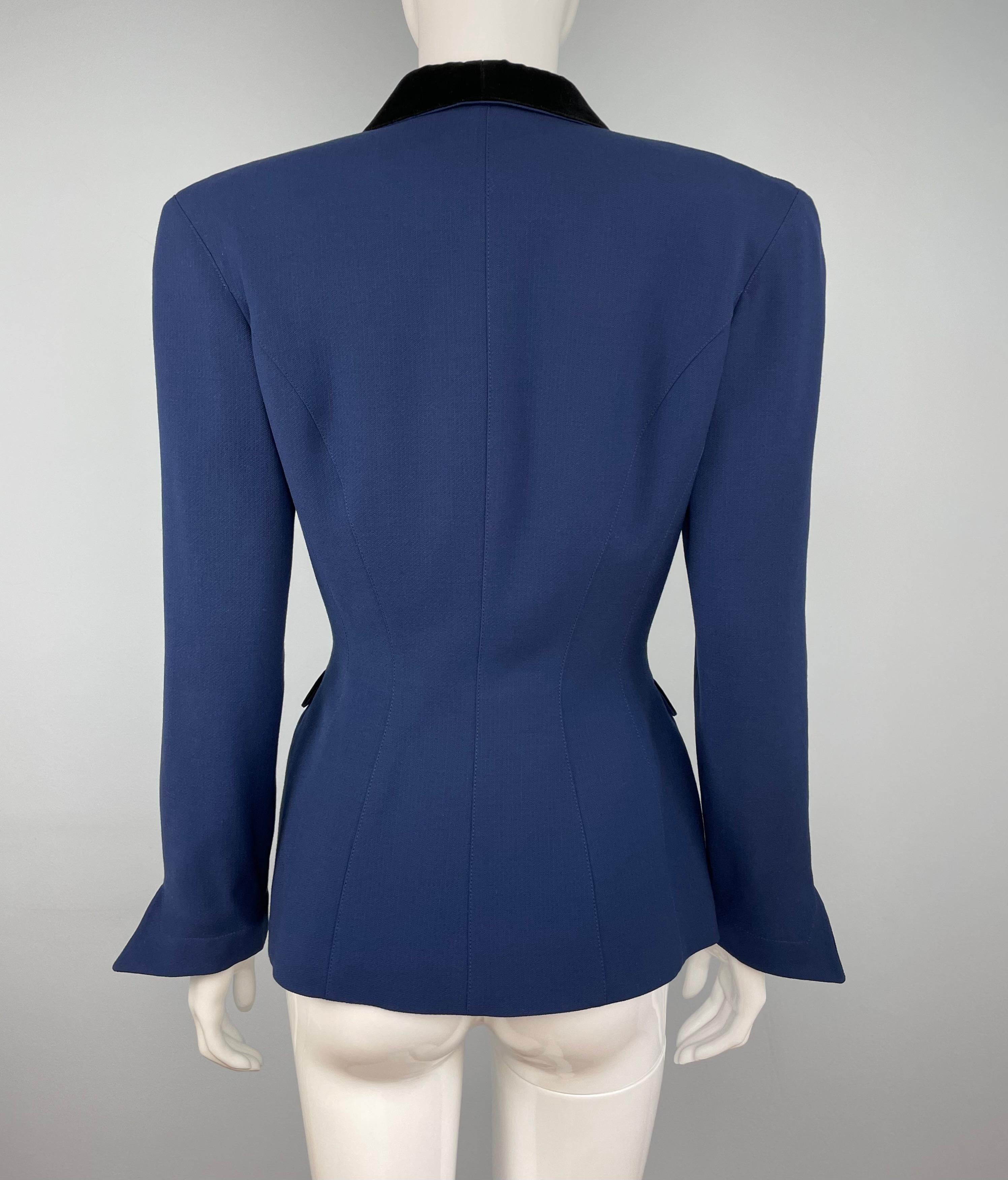 Thierry Mugler FW 1992 Blaue Smokingjacke Samt Details im Angebot 4