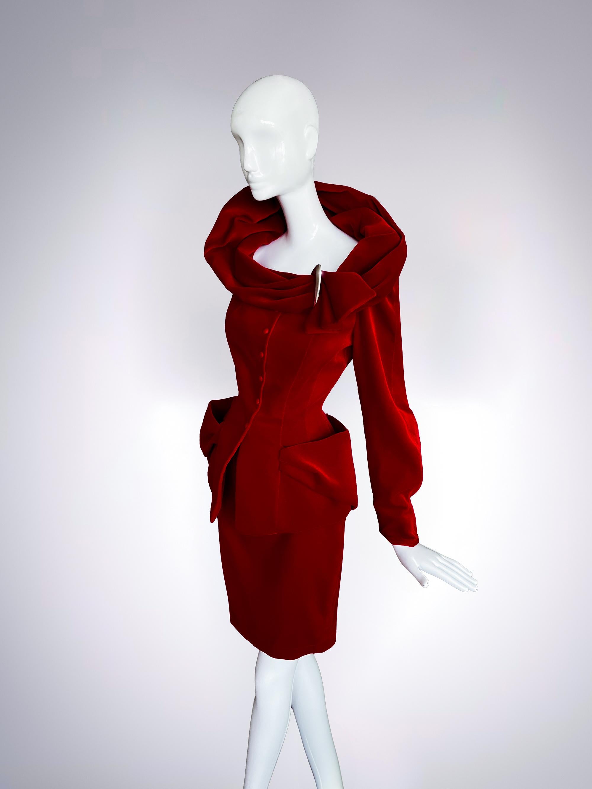 A Theatrical Masterpiece: Thierry Mugler FW 1992 in Crimson Velvet

Step into the world of high drama, where fashion meets architecture, and elegance collides with power! This breathtaking ensemble from Thierry Mugler's Fall/Winter 1992 Collection