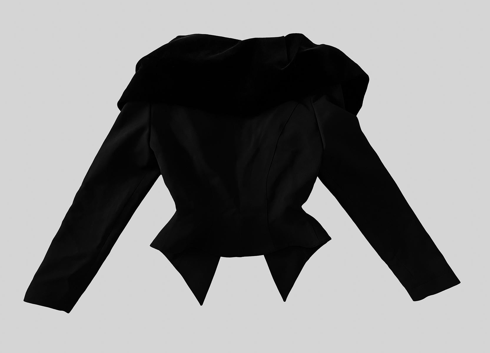Thierry Mugler FW 1992 Stunning Sculptural Ensemble Back Velvet Details 4