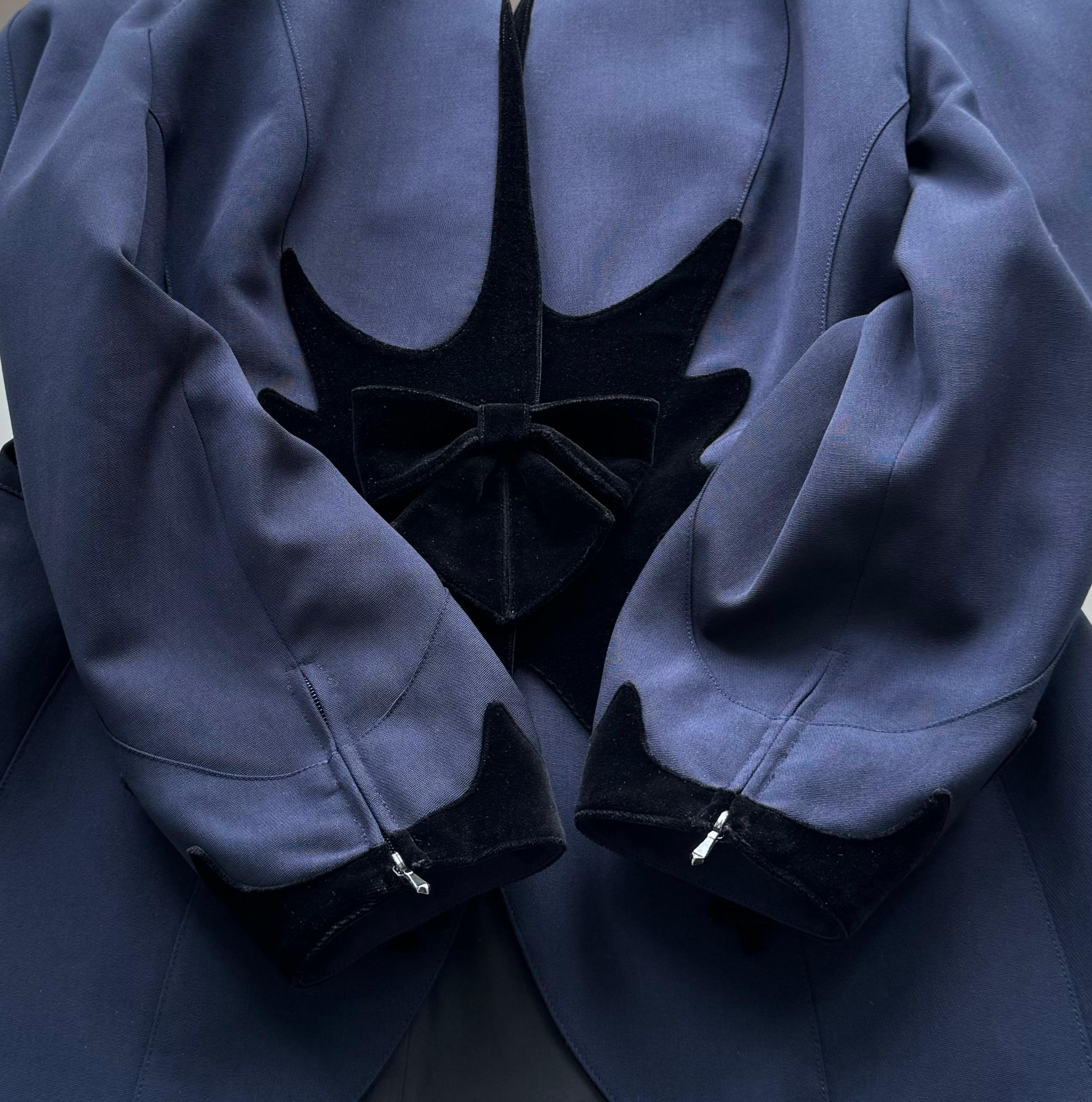Chaqueta de terciopelo con aplique Thierry Mugler FW 1994 en venta 2