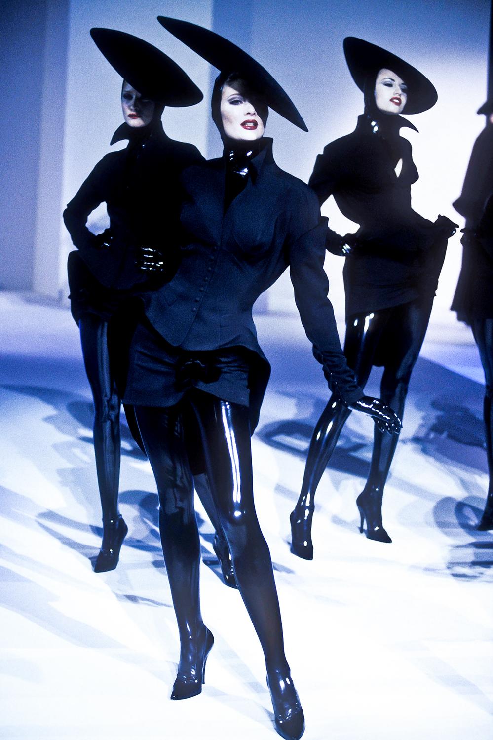 Thierry Mugler FW 1995 Black Sculptural Jacket For Sale 2