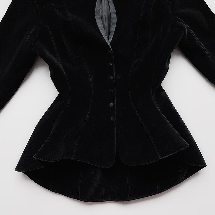 Thierry Mugler FW 1995 Dramatic Runway Silk Jacket Black Velvet For Sale 8