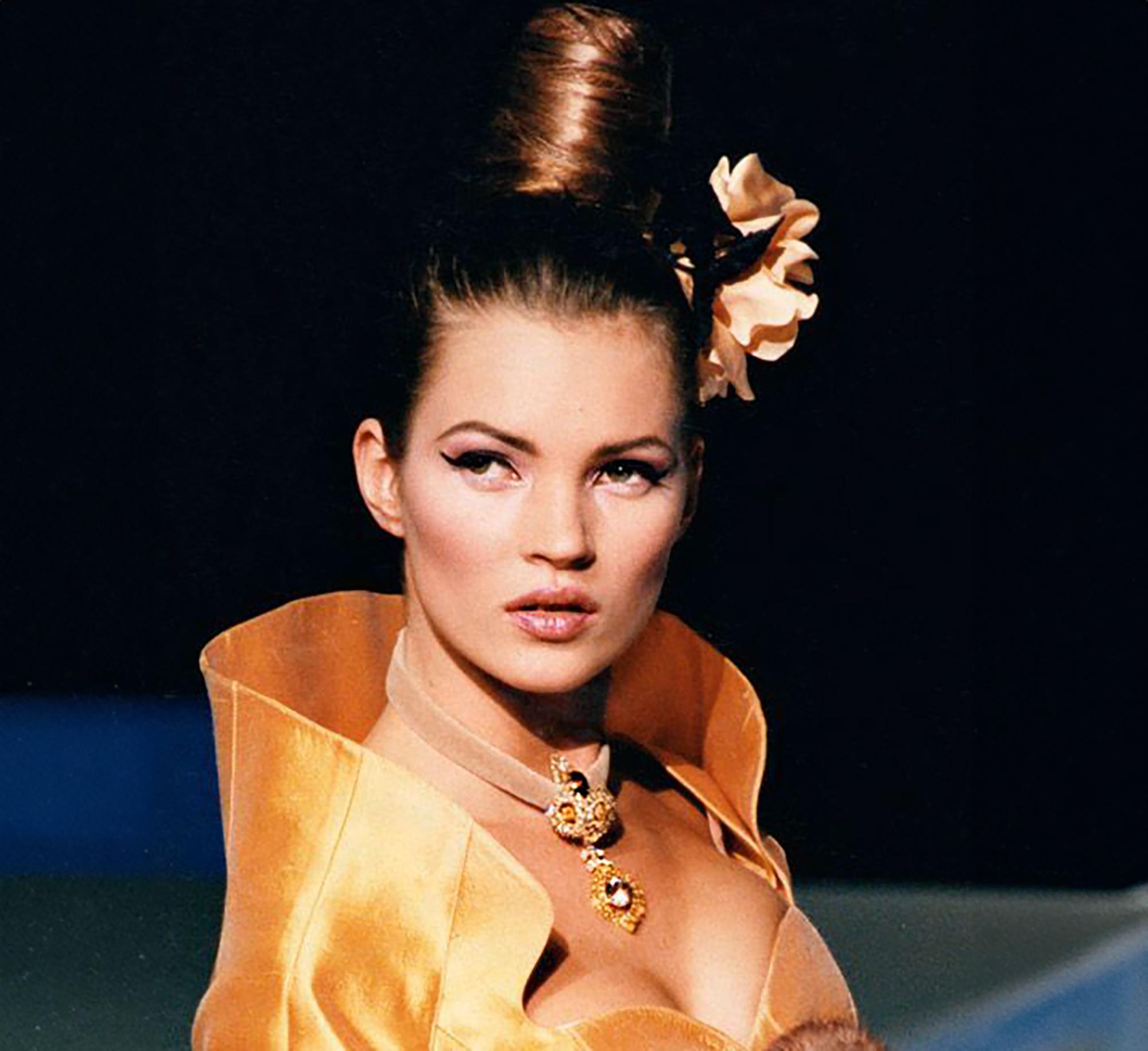 Thierry Mugler FW 1995 Gold Silk Runway Jacket seen on Kate Moss For Sale 8