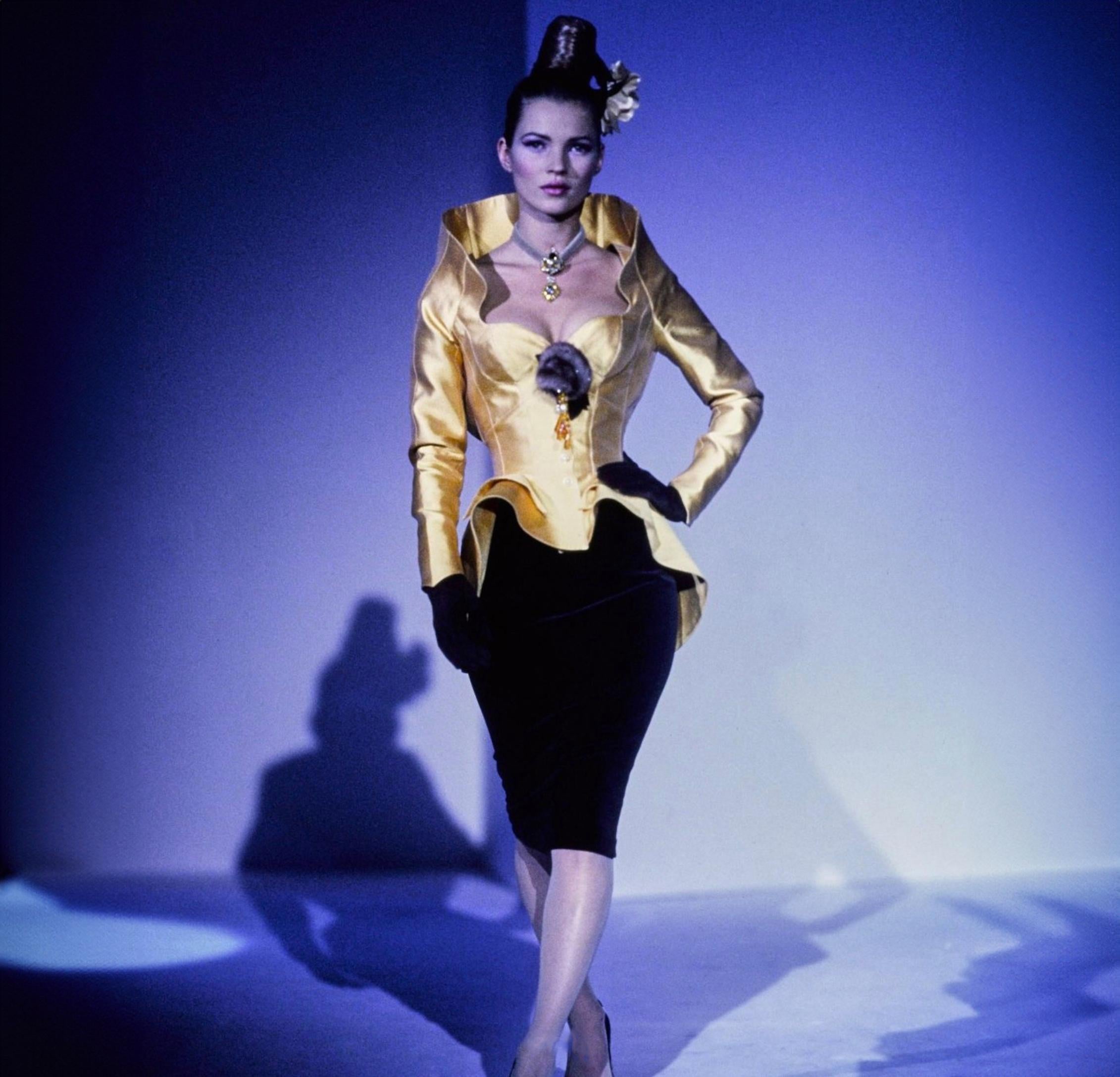 Thierry Mugler FW 1995 Gold Silk Runway Jacket seen on Kate Moss For Sale 9