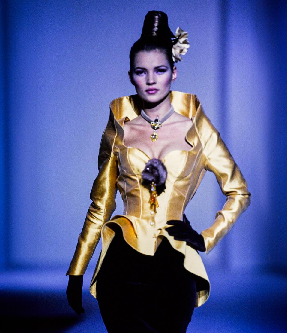 Thierry Mugler FW 1995 Gold Silk Runway Jacket seen on Kate Moss For Sale 10