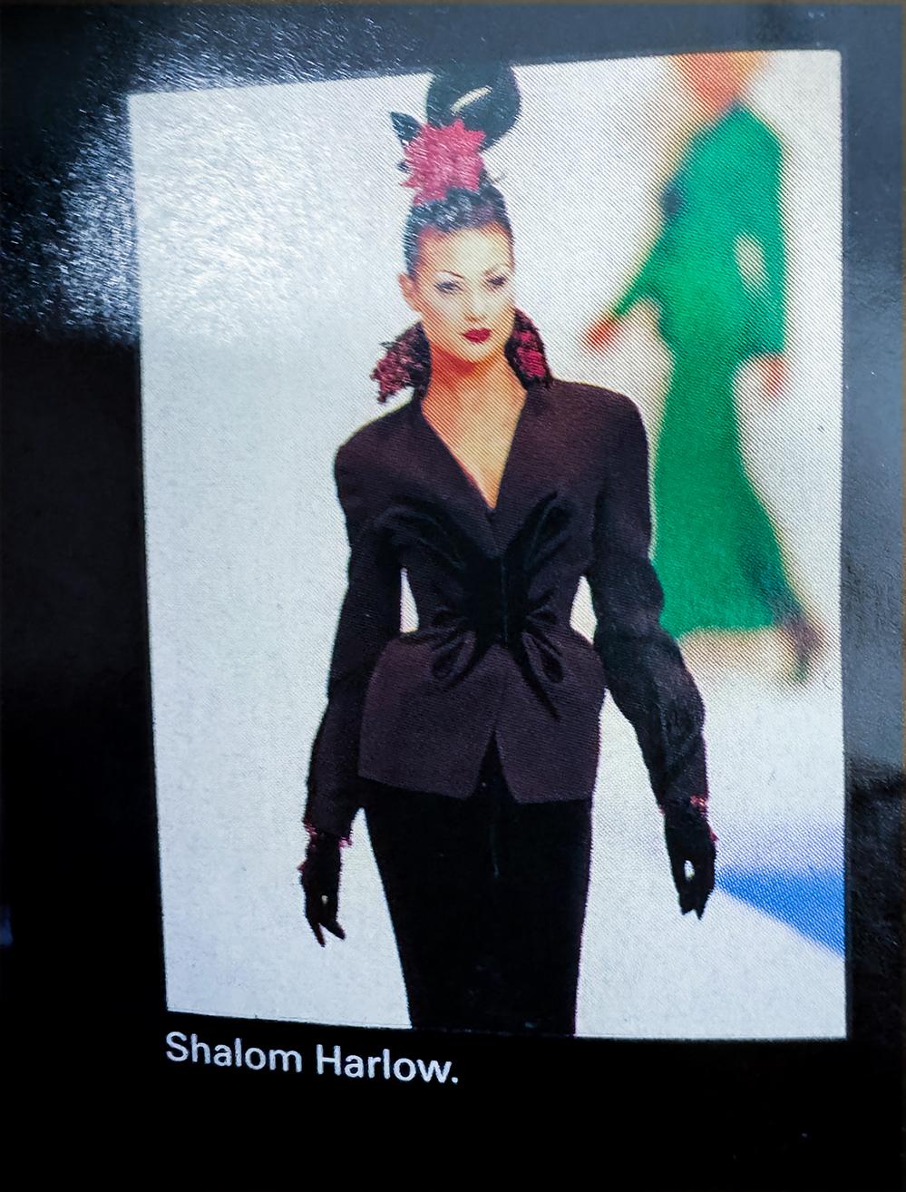 Thierry Mugler FW 1995 Ensemble scultoreo in velluto blu e nero in vendita 4