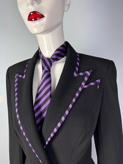 Thierry Mugler FW 2001: abito a pantalone con cravatta