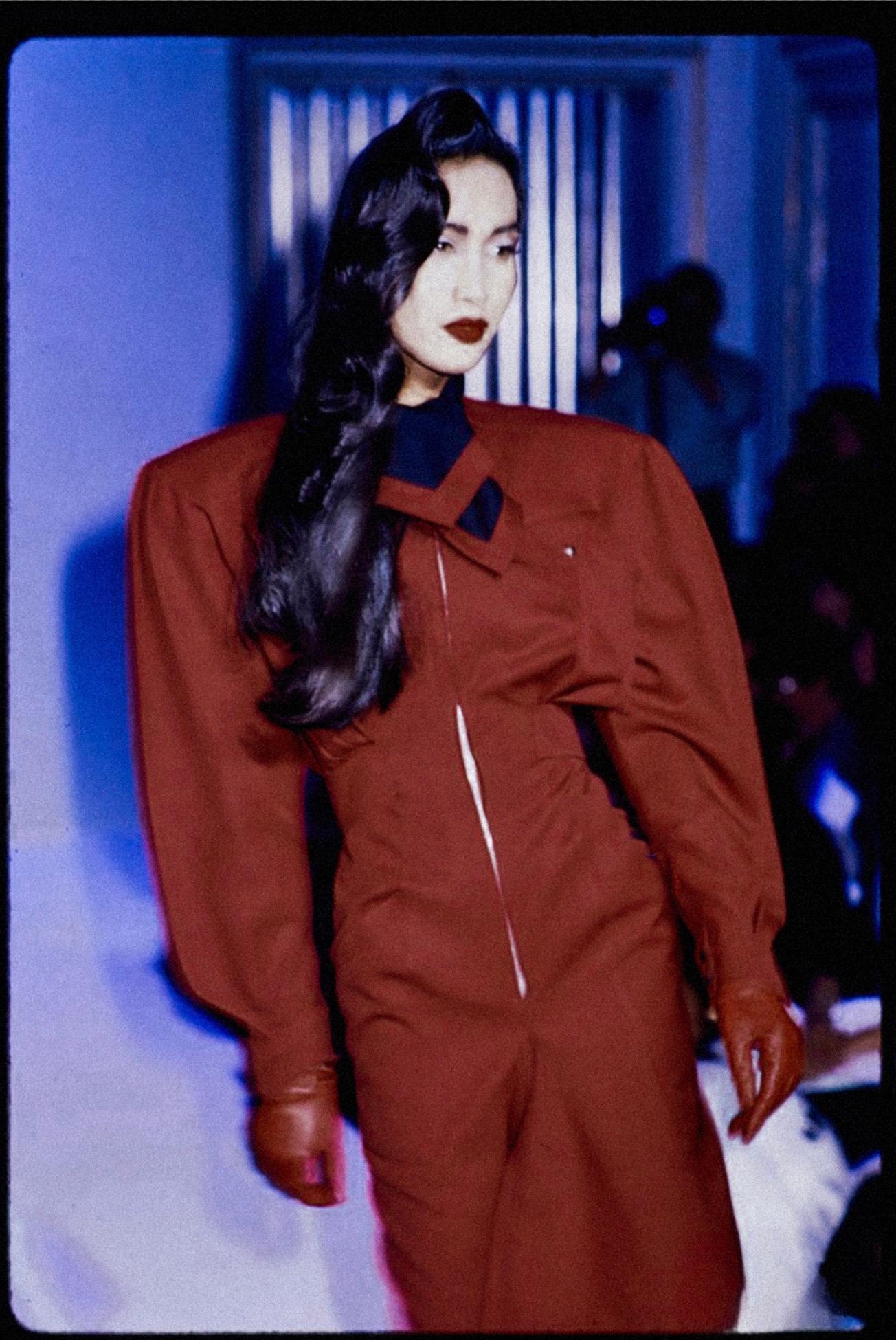 Thierry Mugler FW1987 Archival Dramatic Wool Dress In Excellent Condition For Sale In Berlin, BE