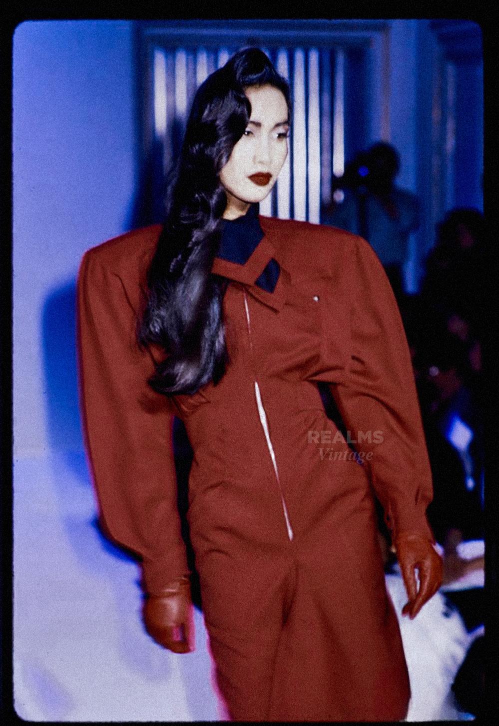 Thierry Mugler H/W 1987 Archivalisches dramatisches Kleid aus Wolle  im Angebot 4