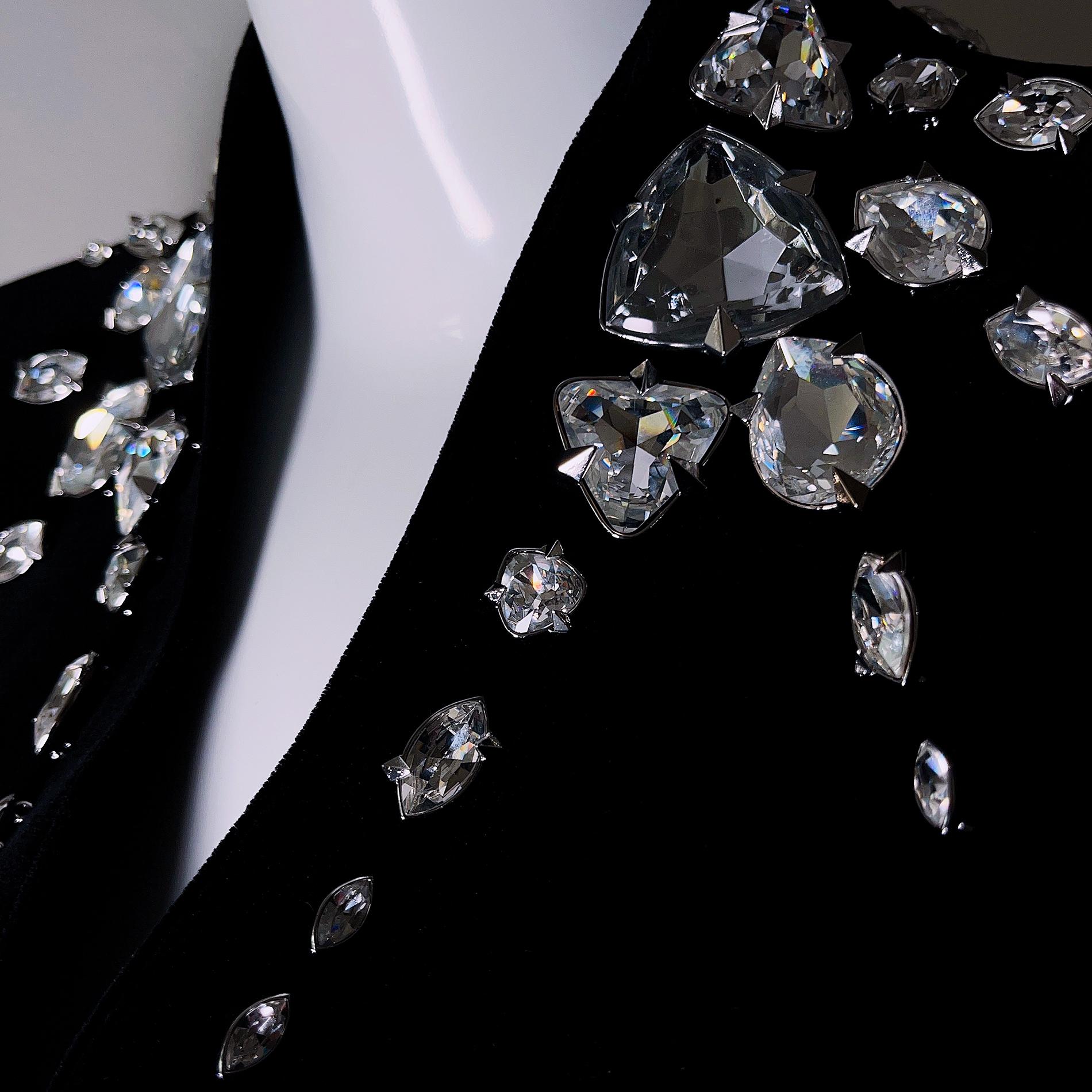 Thierry Mugler GLAM Jacket Crystal Black Velvet Rhinestone FW 1985 In Excellent Condition For Sale In Berlin, BE