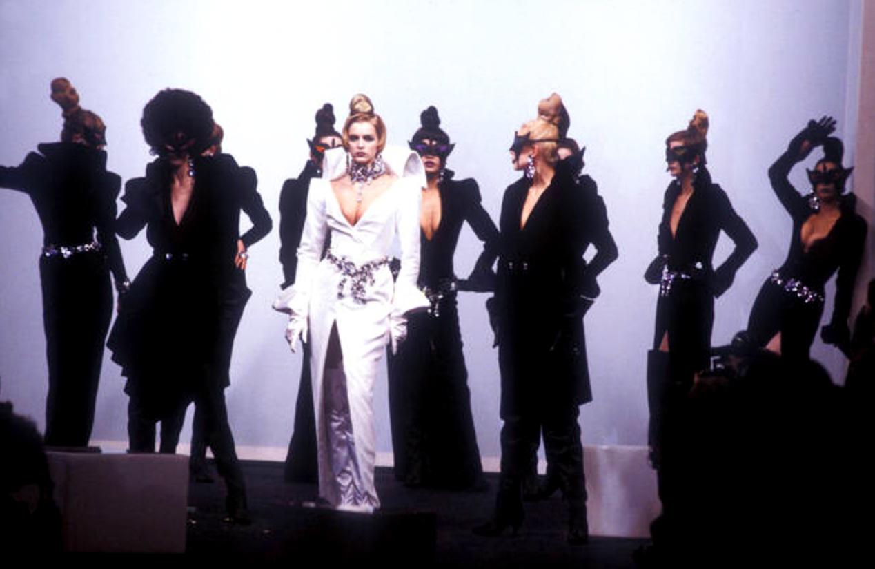 Thierry Mugler GLAM Jacket Crystal Black Velvet Rhinestone FW 1985 For Sale 2